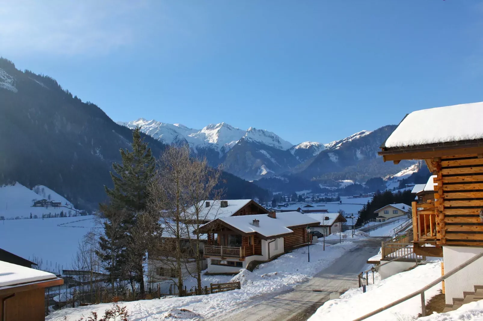 Drive in chalet-View winter