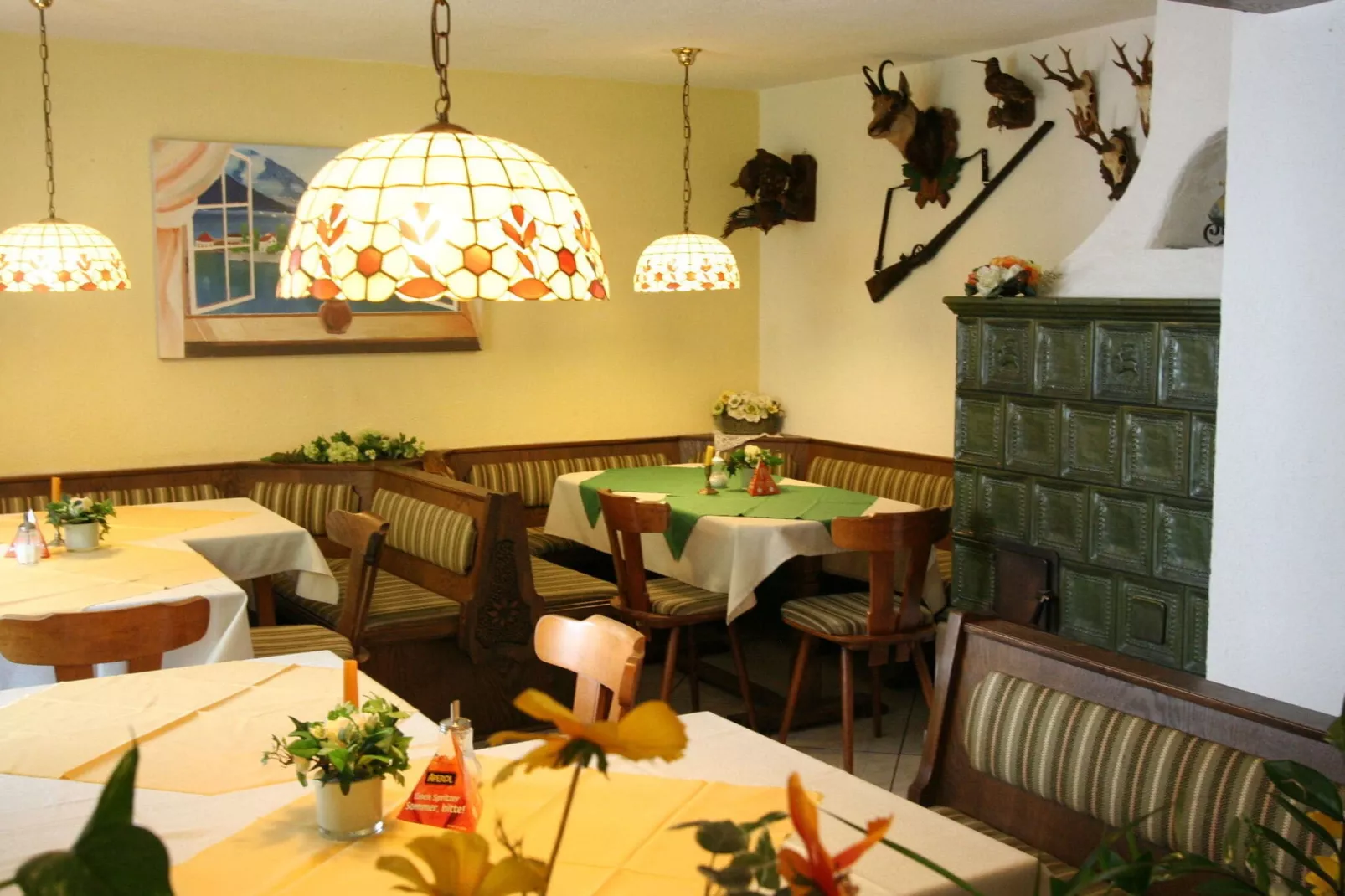 Romantika-Dining room