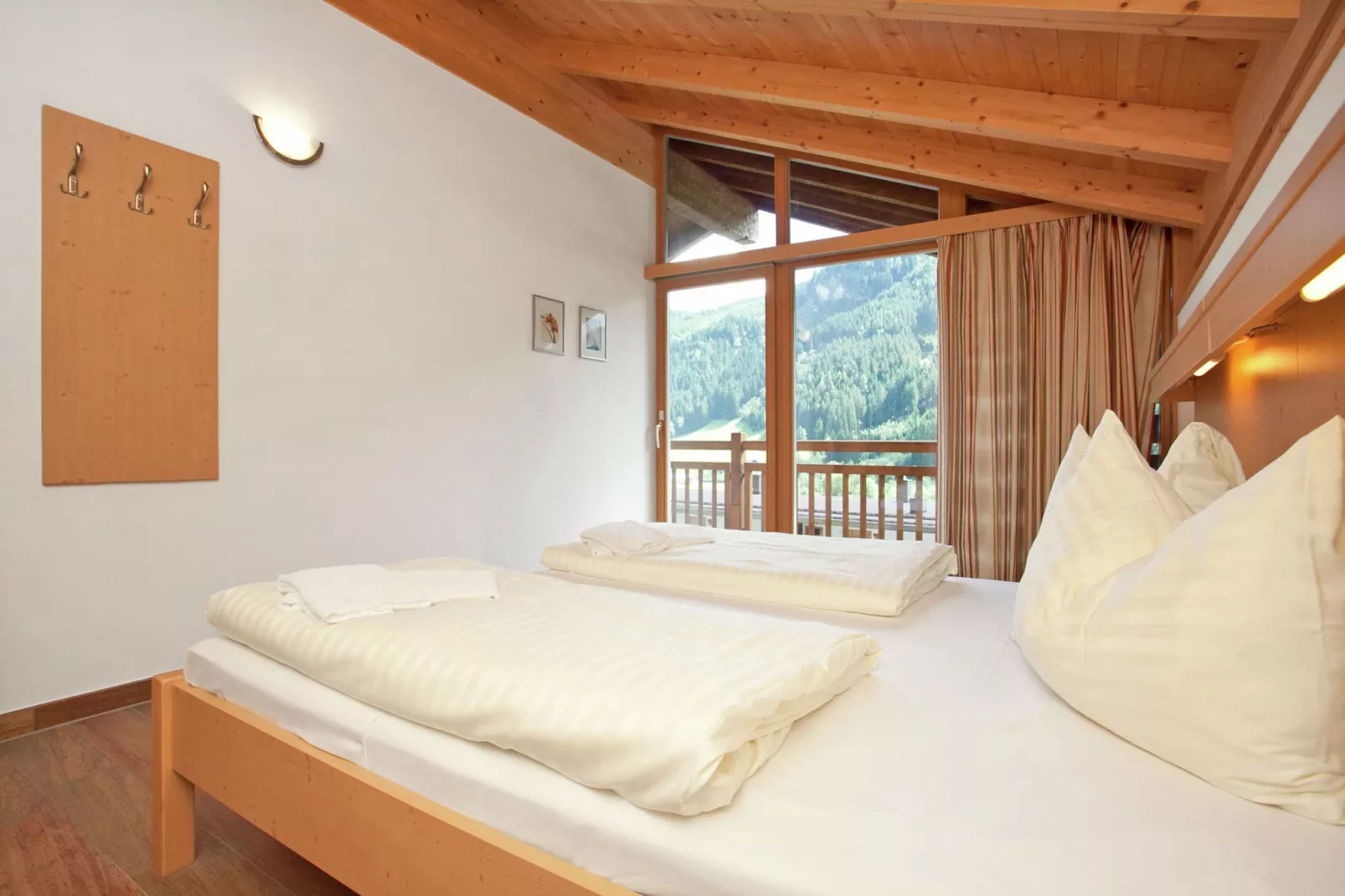 Drive in chalet-Bedroom