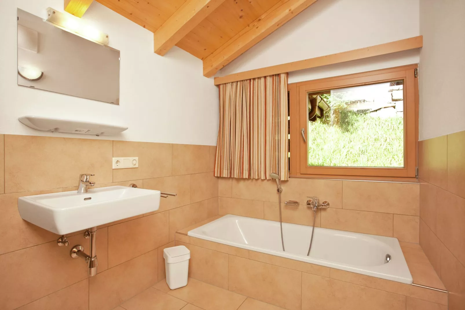 Drive in chalet-Bathroom