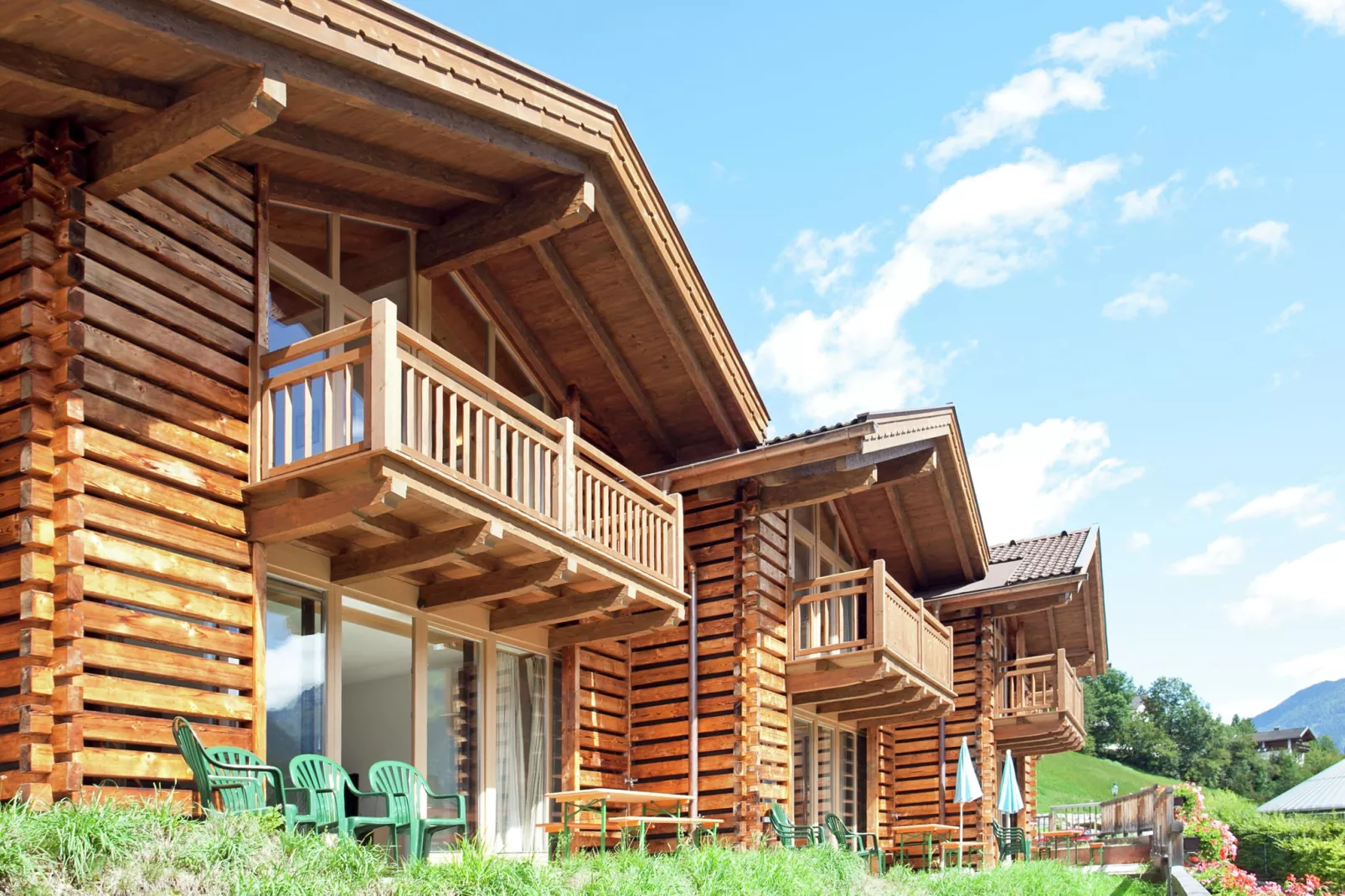 Drive in chalet-Exterior summer