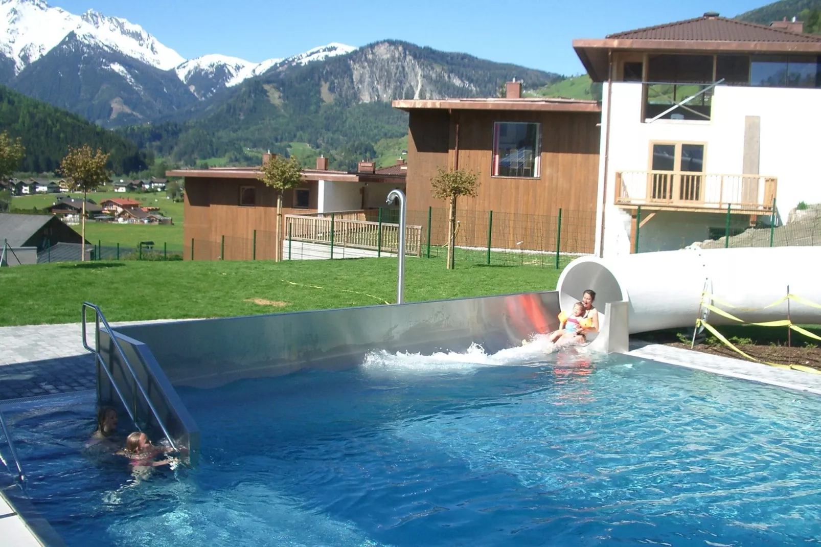 Drive in chalet-Pool