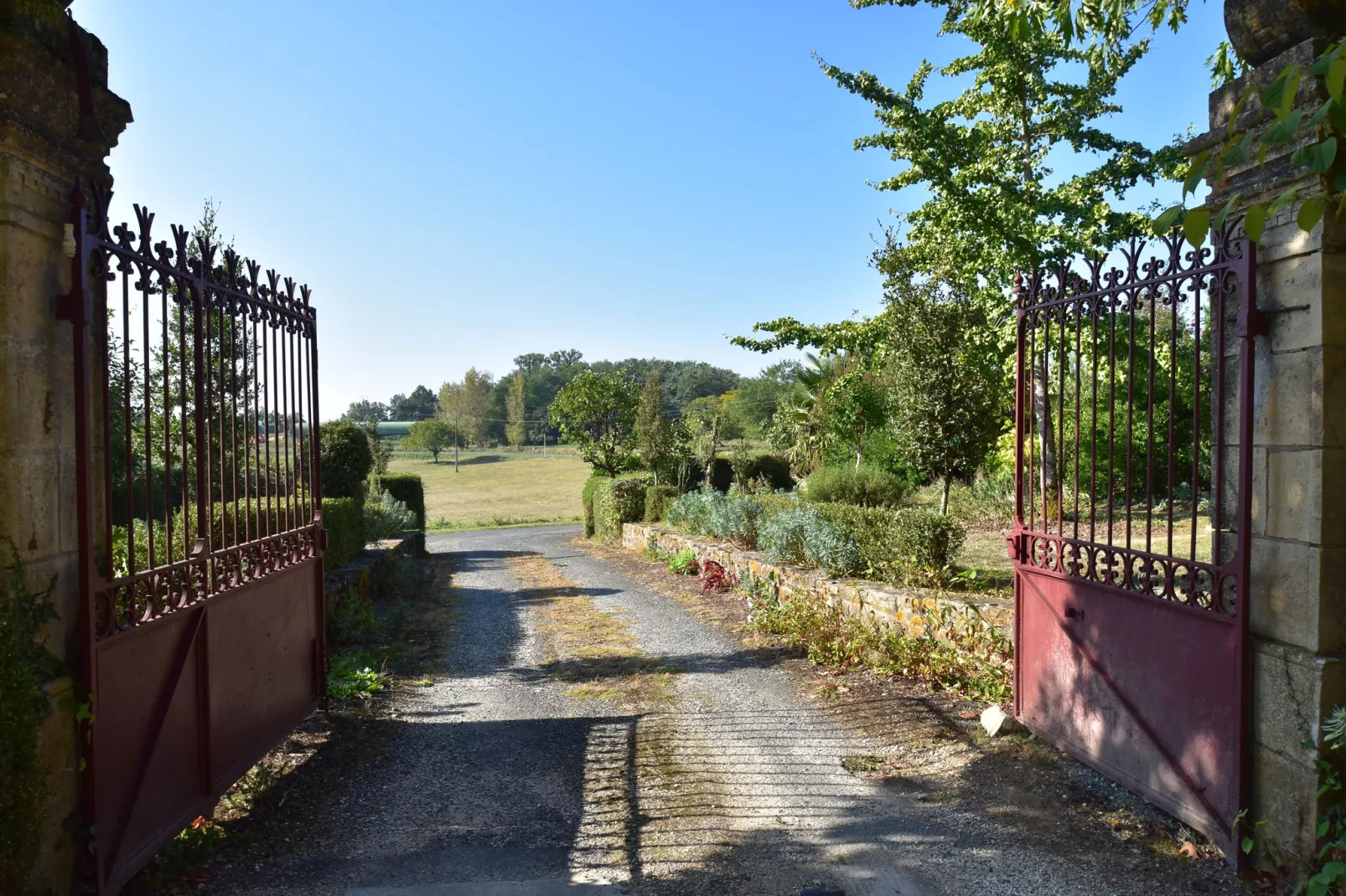 Maison de vacances St Jory las Bloux-Gardens summer
