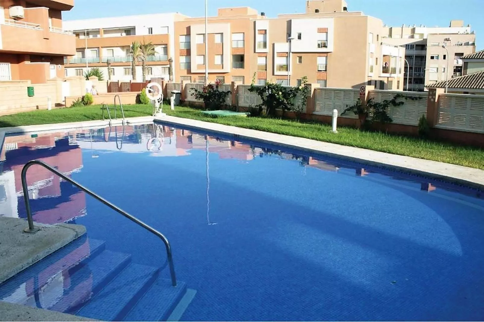 Residencial Mediterraneo-Piscine