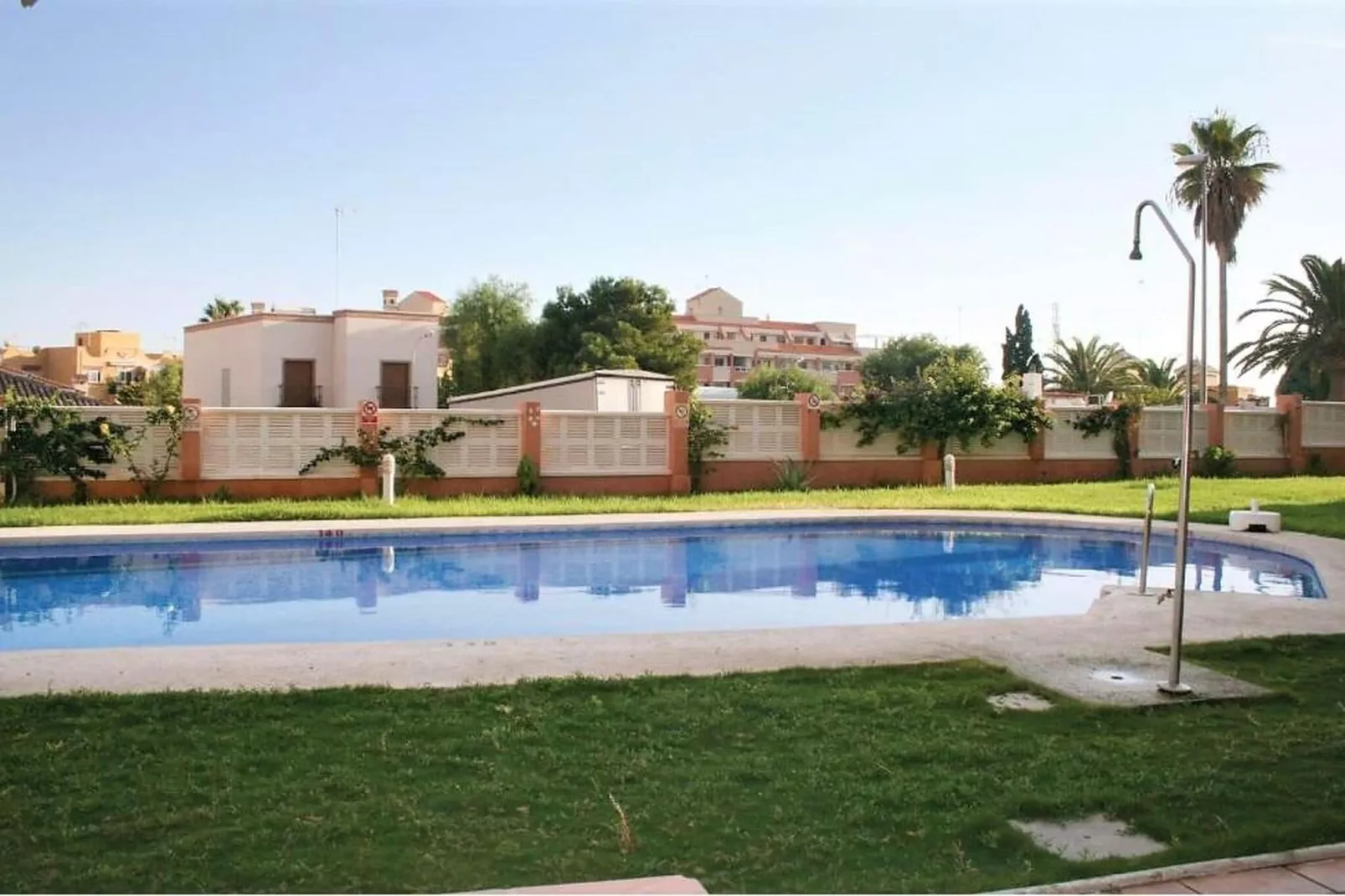 Residencial Mediterraneo-Piscine