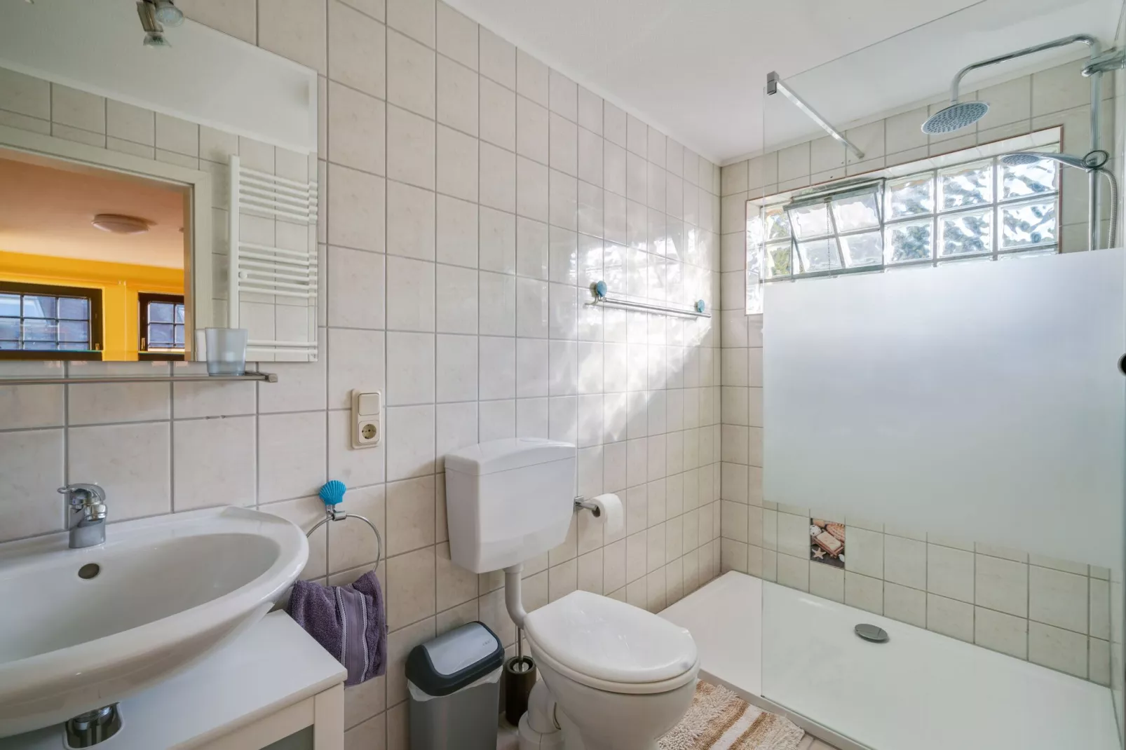 Blume-Bathroom