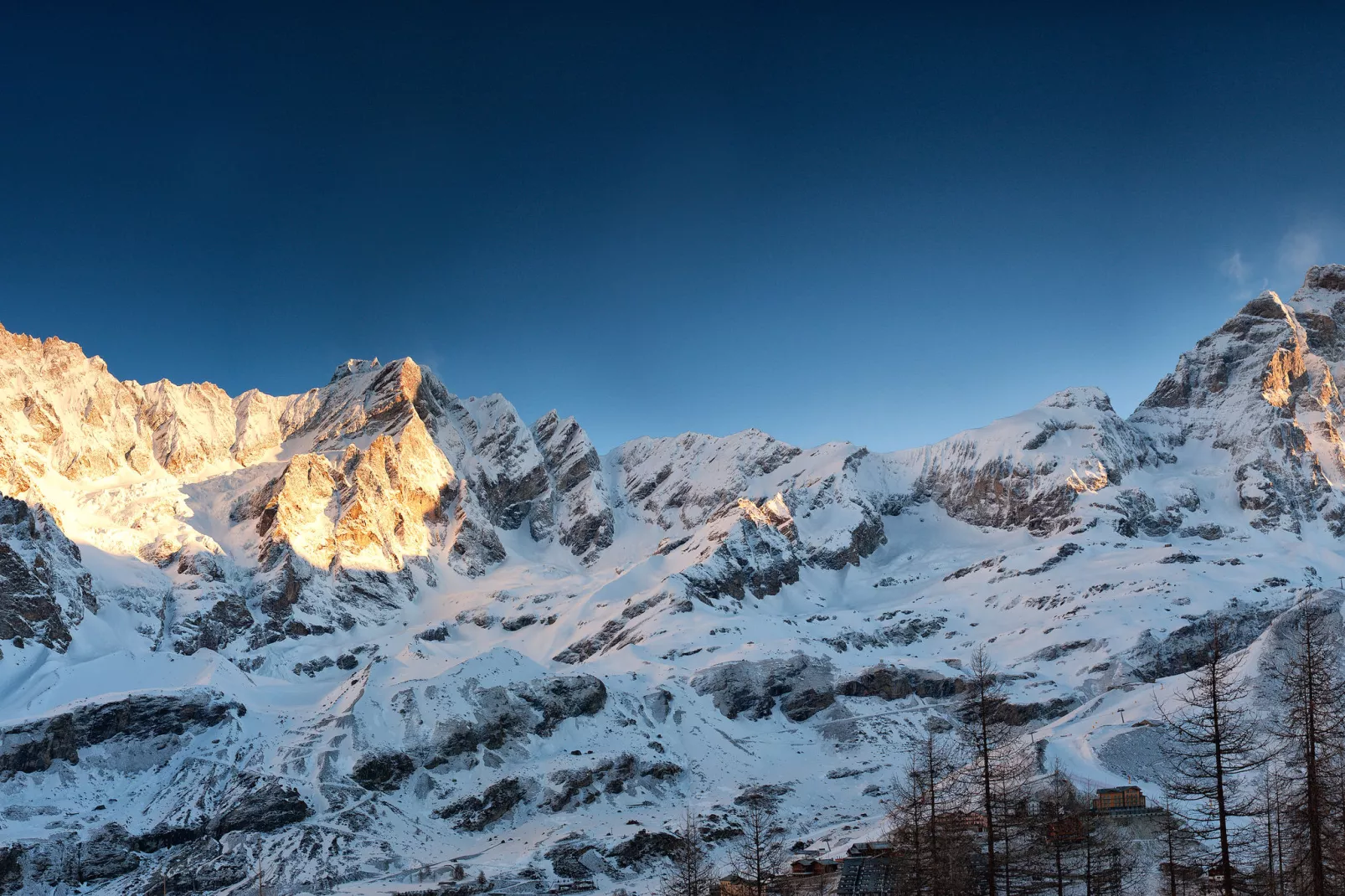 Residenza Cervinia Bilo Sei C-Area winter 5km