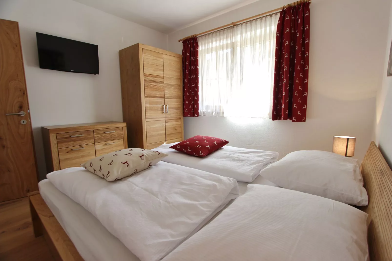 AlpenPura - Chalet Steinbock-Bedroom