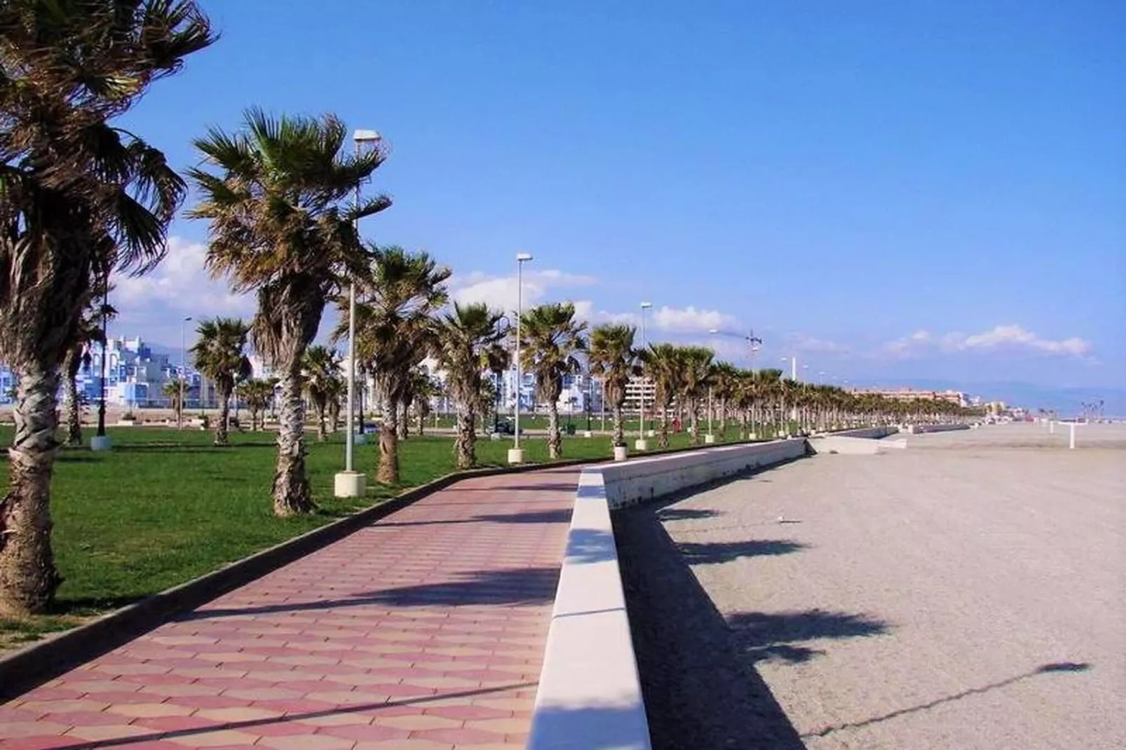 Residencial Mediterraneo-Zones d'été à 1 km