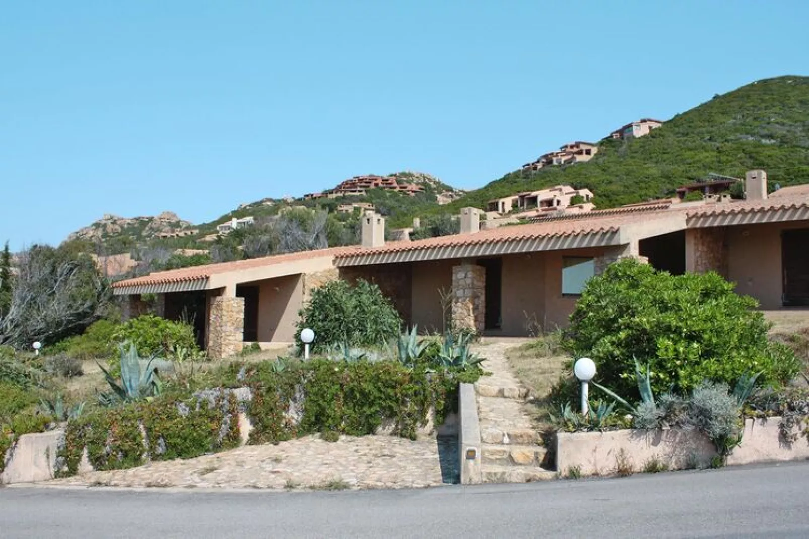 Holiday resort, Costa Paradiso-Villino trilocale-Außenbereich Sommer