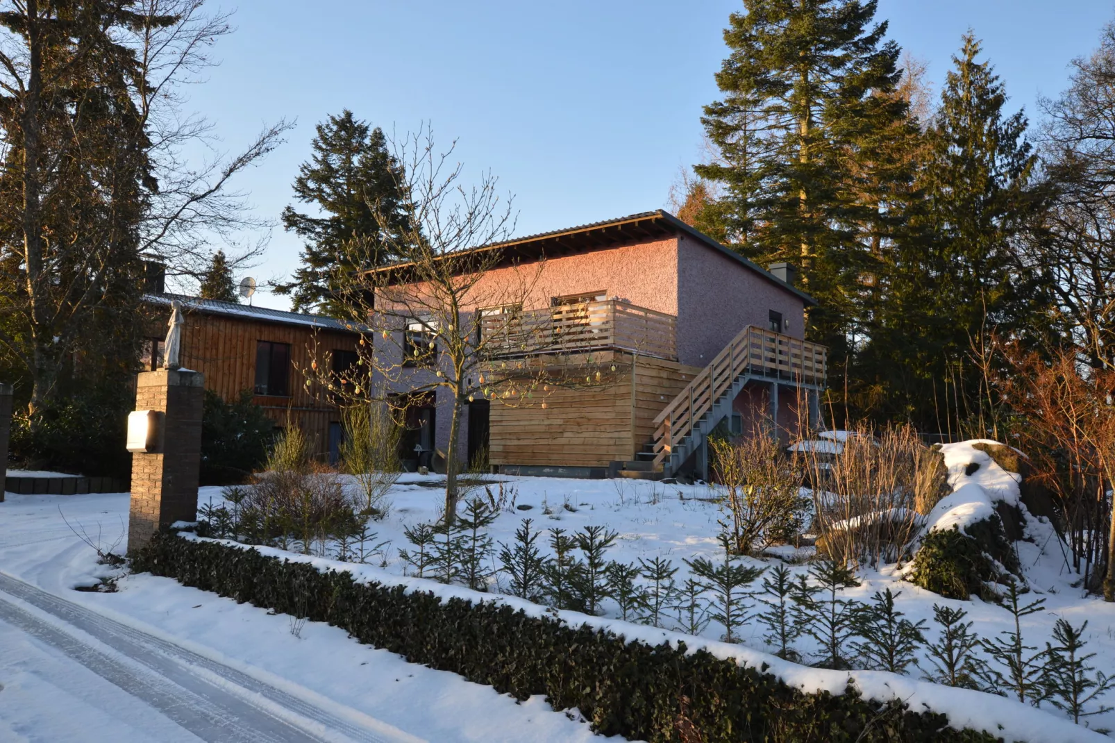 Ferienwohnung Weitblick I und II-Exterior winter