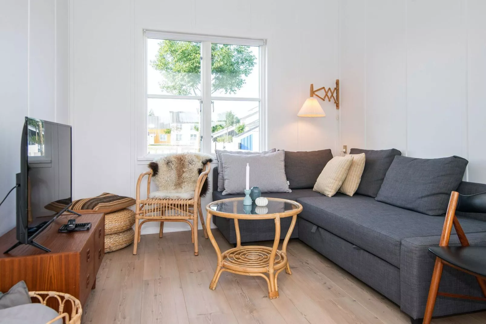 4 room,2 levels-Indoor