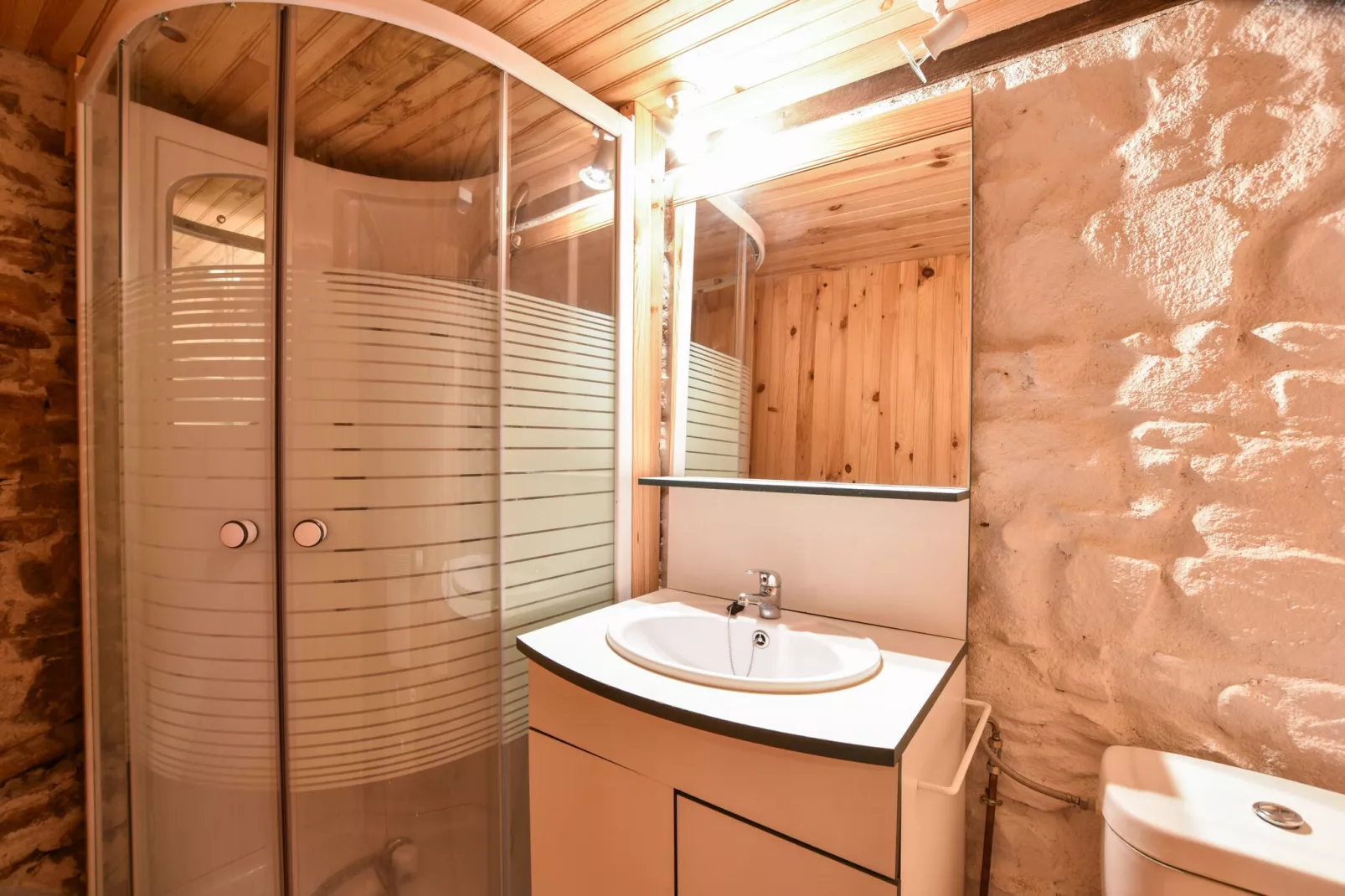 Gite Les Ayes-Bathroom