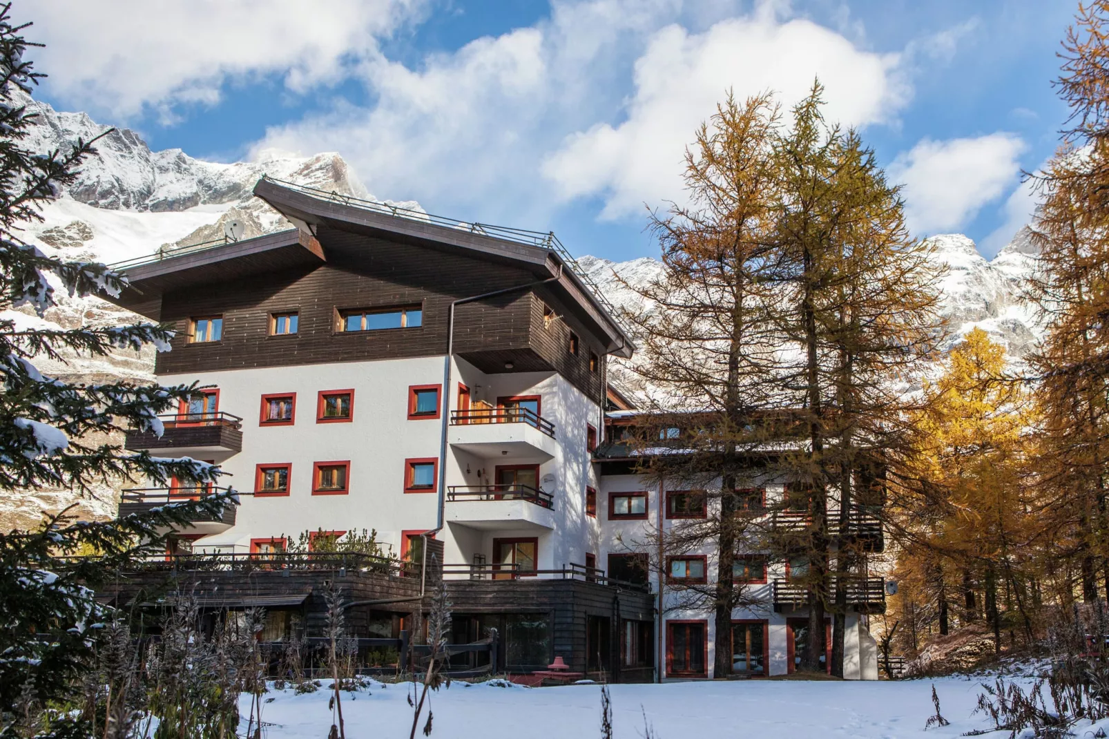 Residenza Cervinia 2P-Exterior winter