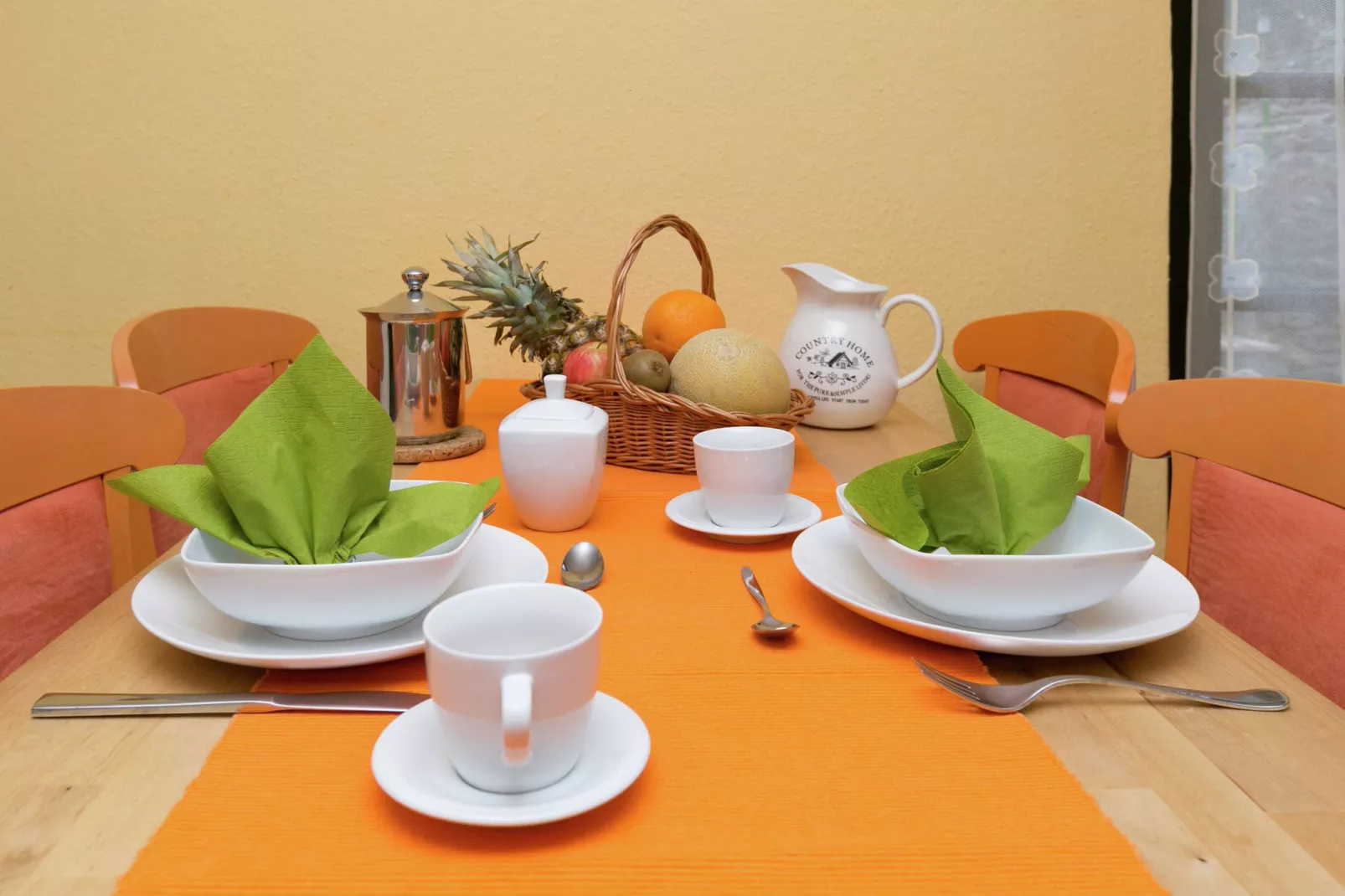Mond-Dining room
