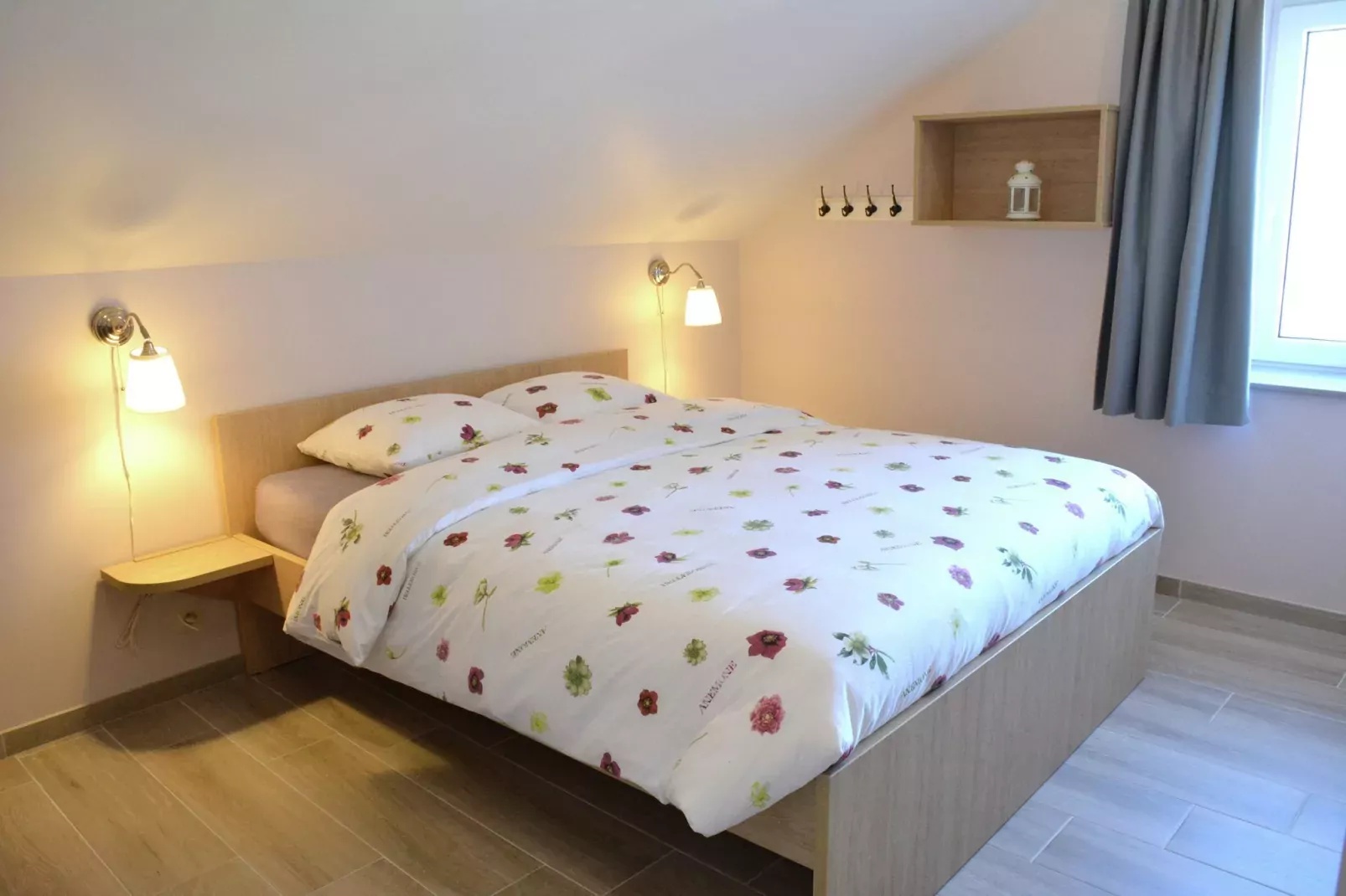 Amon Antwinne-Bedroom