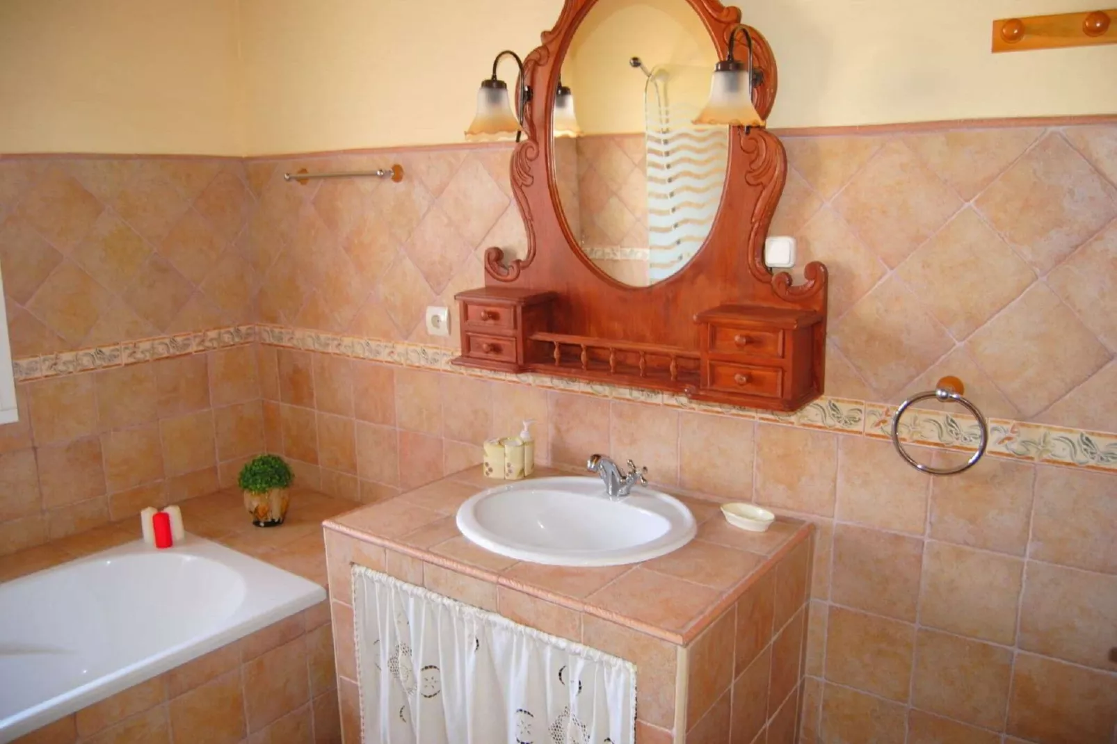 Casa Torrejón-Bathroom