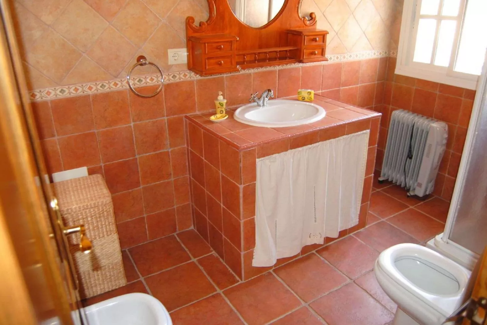 Casa Torrejón-Bathroom