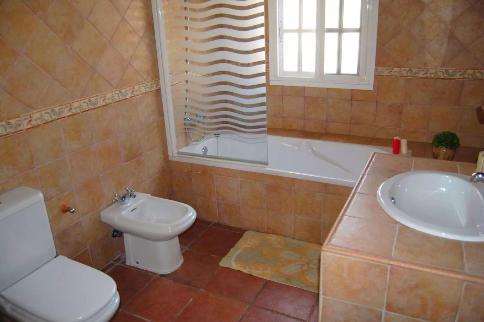 Casa Torrejón-Bathroom