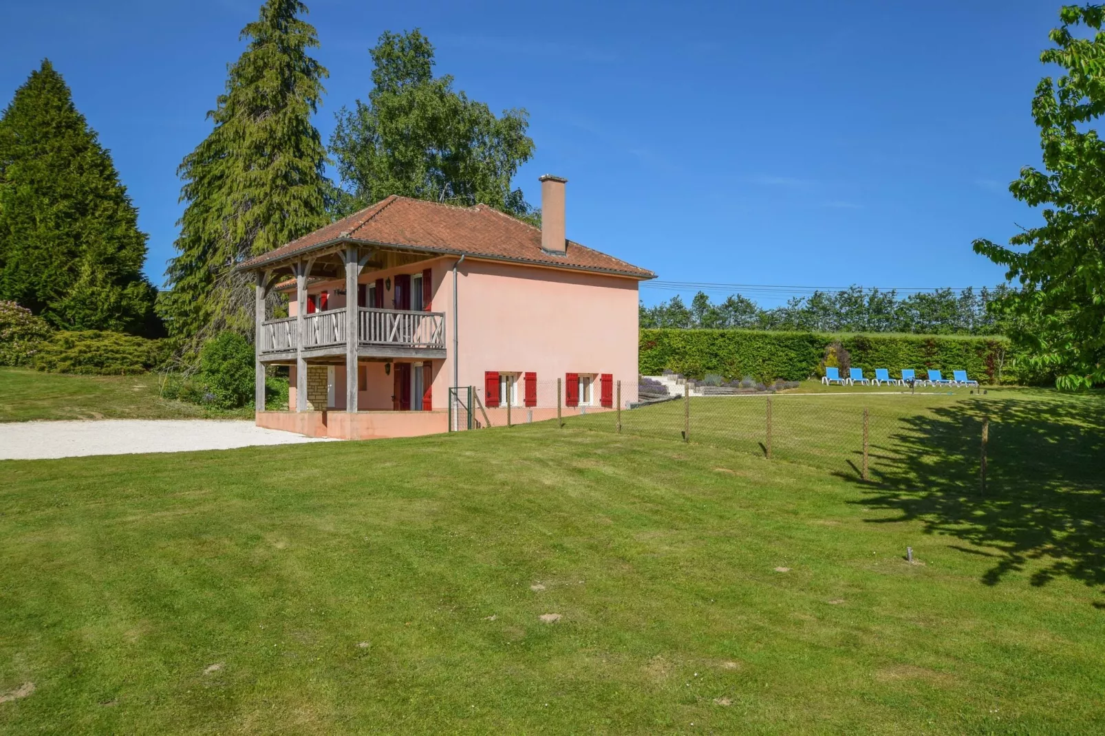 Pavillon de la Source-Exterior summer
