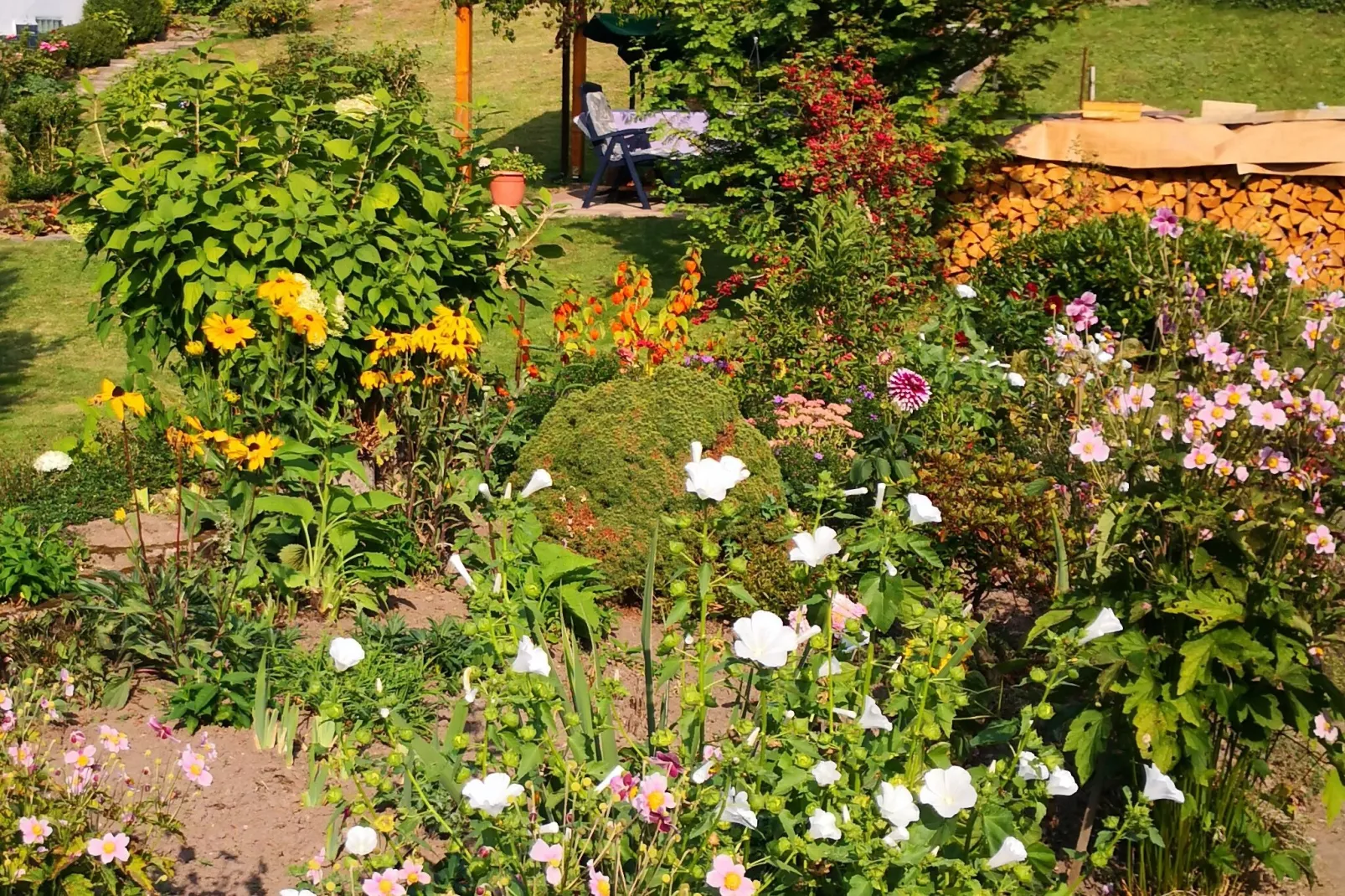 Hinternah-Gardens summer