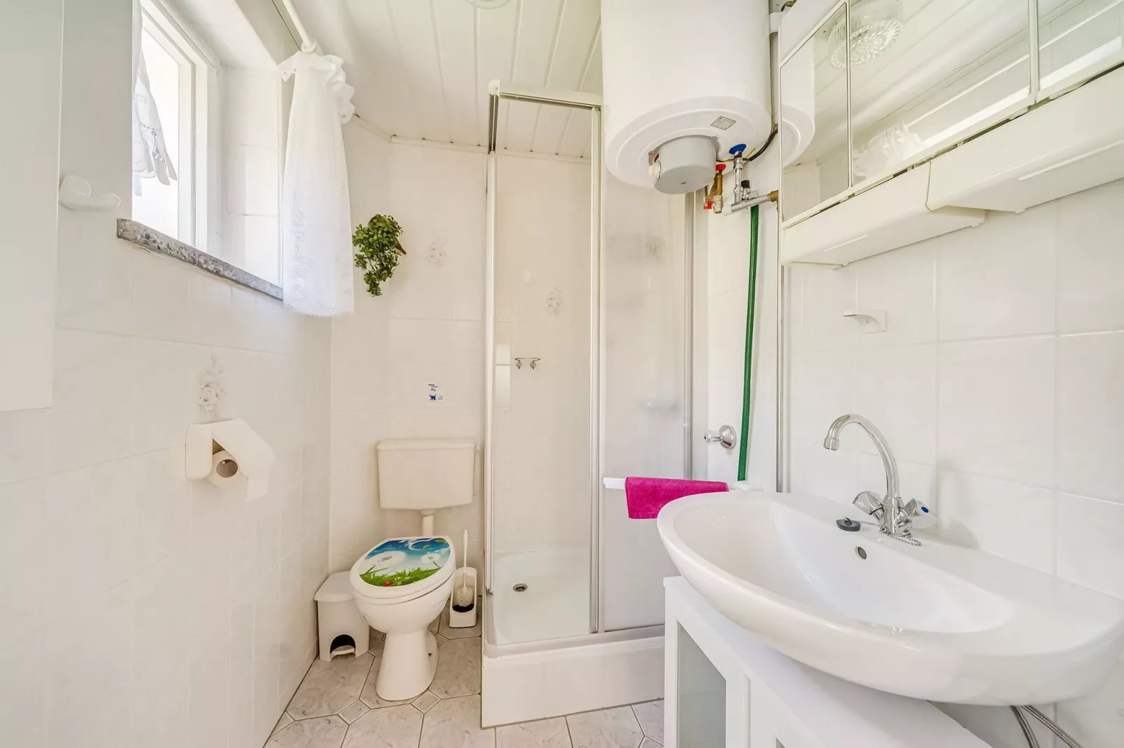 Hinternah-Bathroom