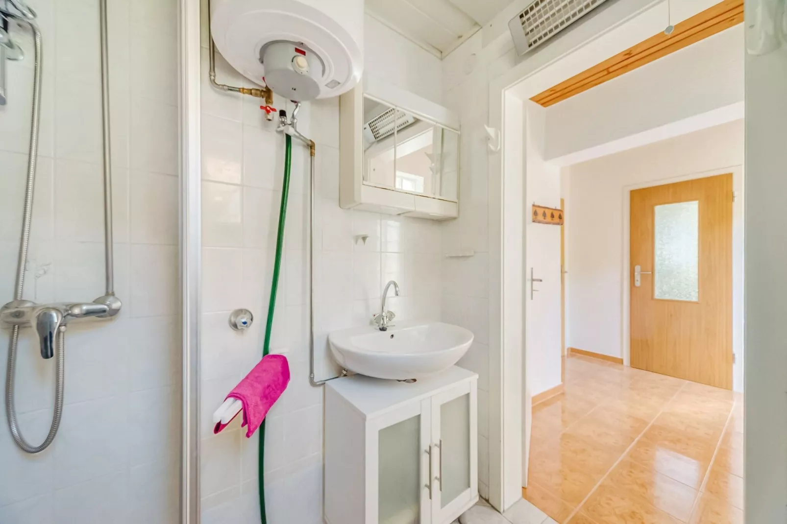 Hinternah-Bathroom