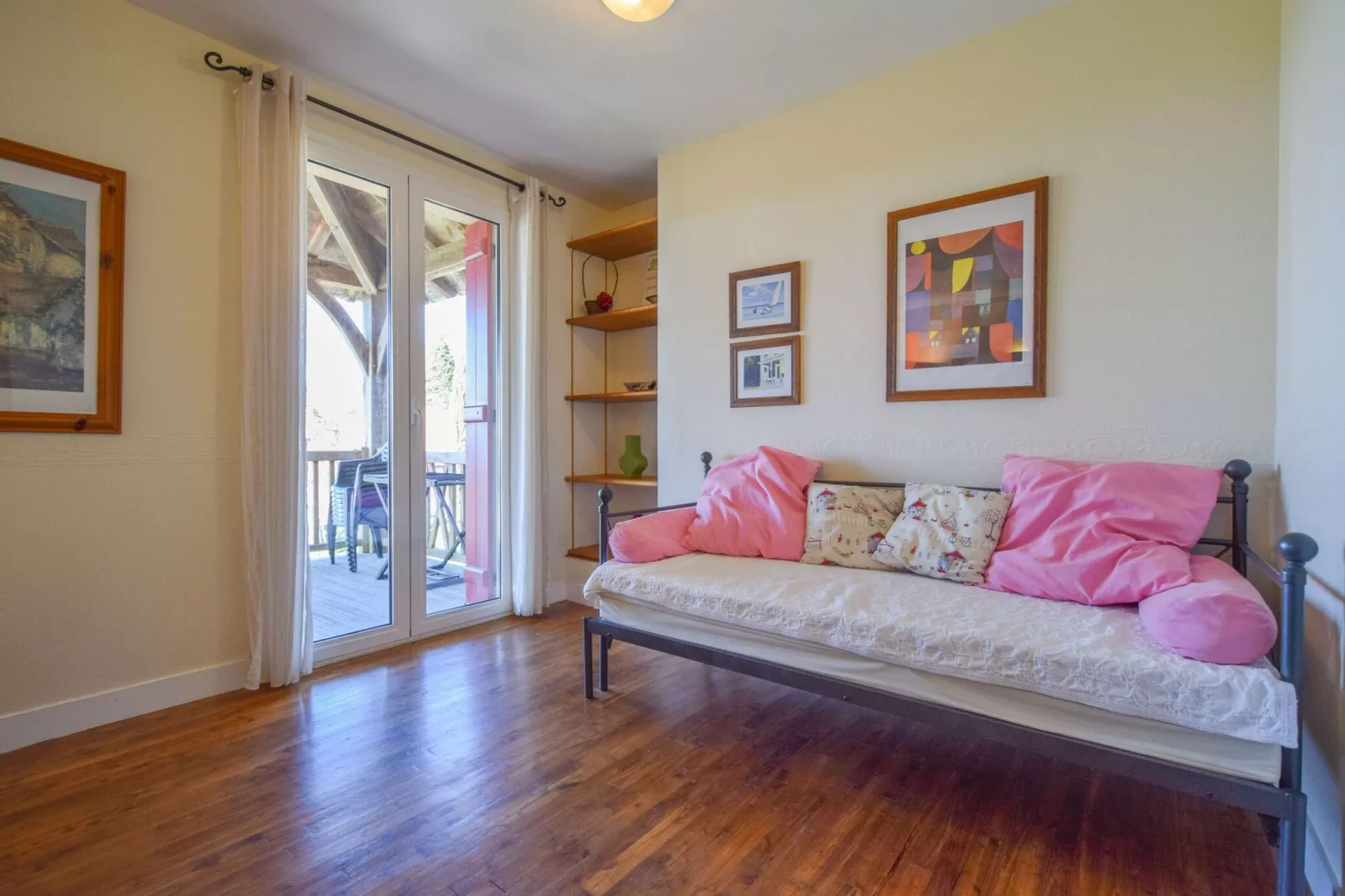 Maison Failte-Living room