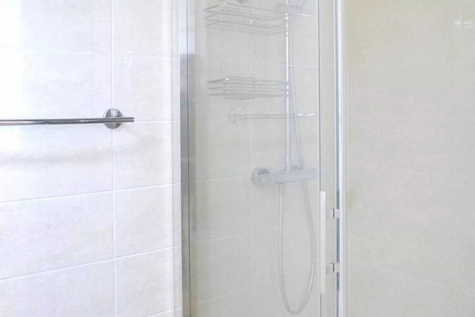 Beautiful country house on common property Plougrescant-Bathroom