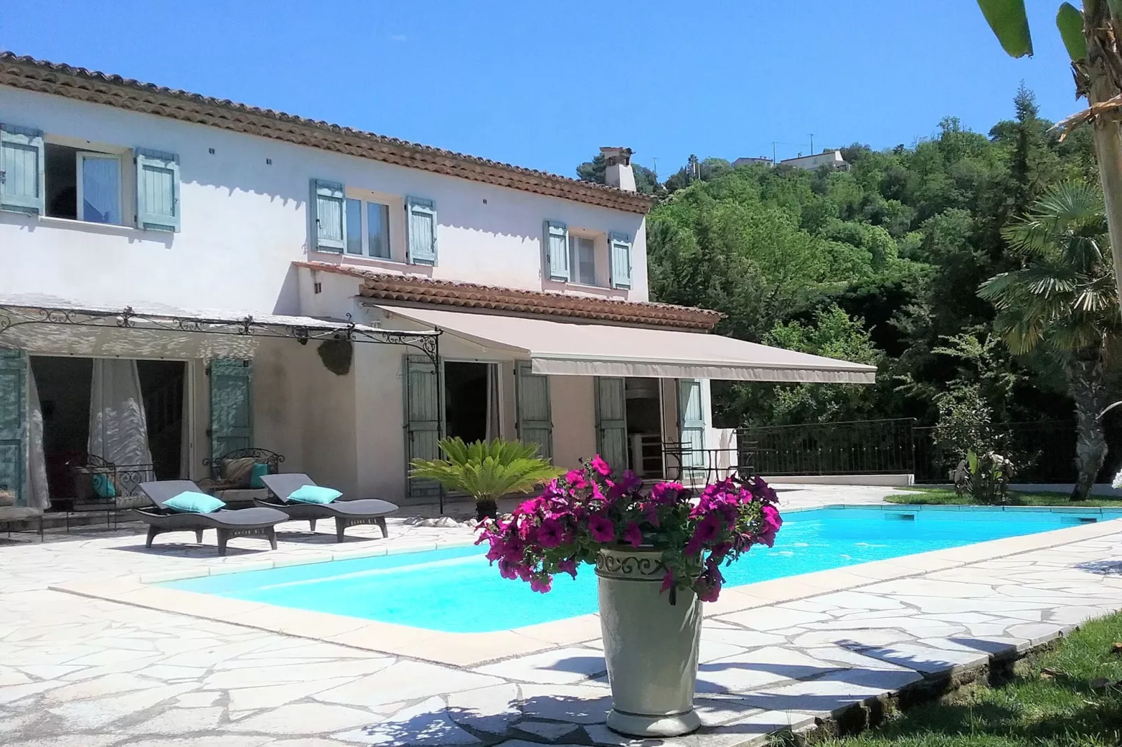 Villa Saint-Paul-Exterior summer