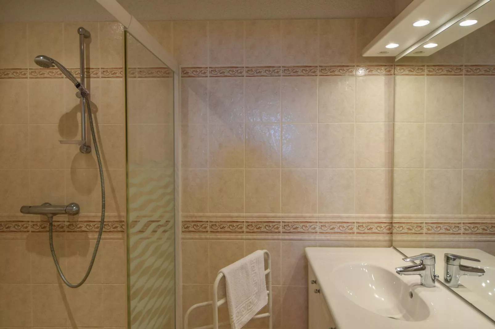 Maison Failte-Bathroom