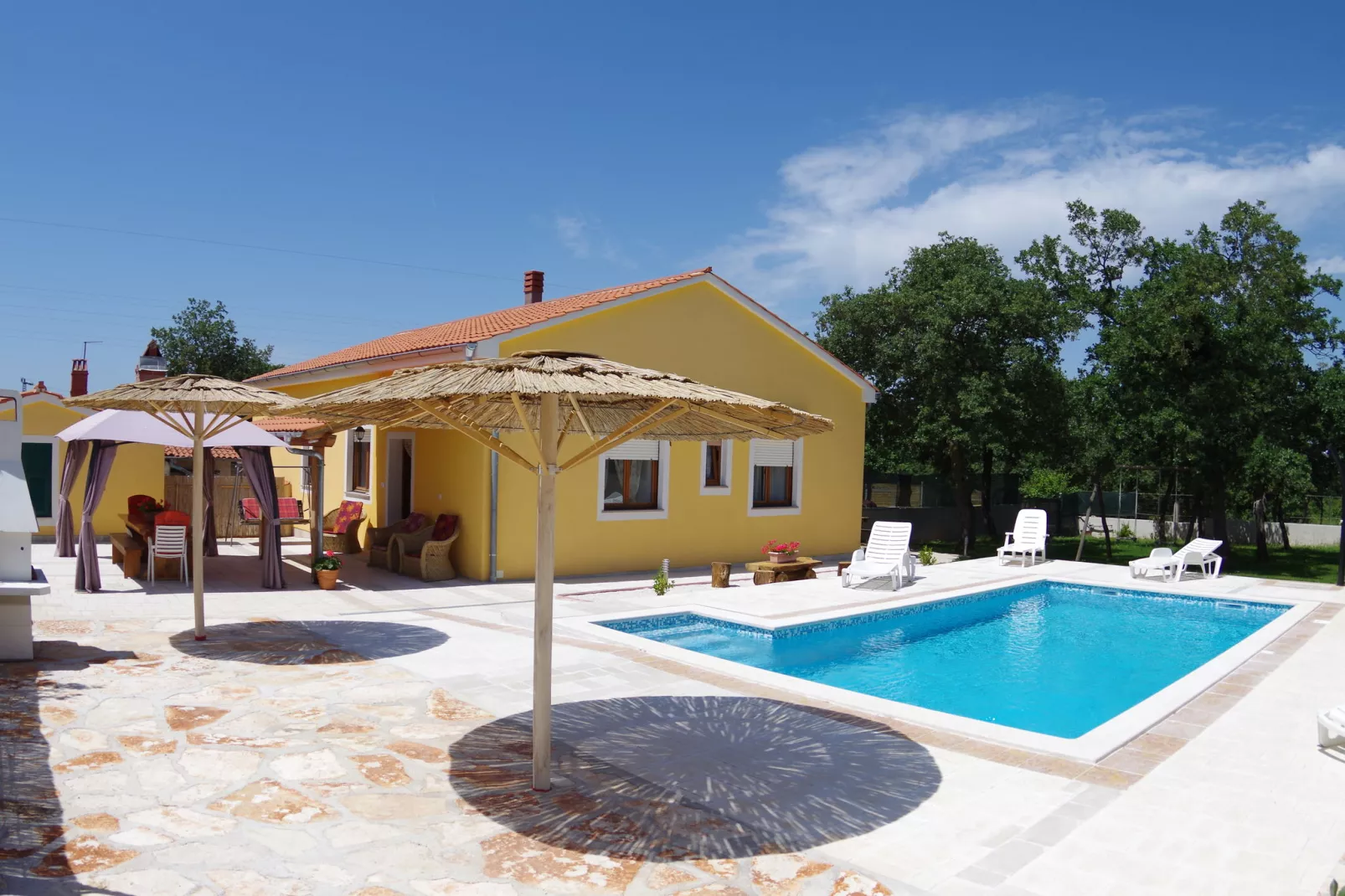 Oliva-Exterior summer
