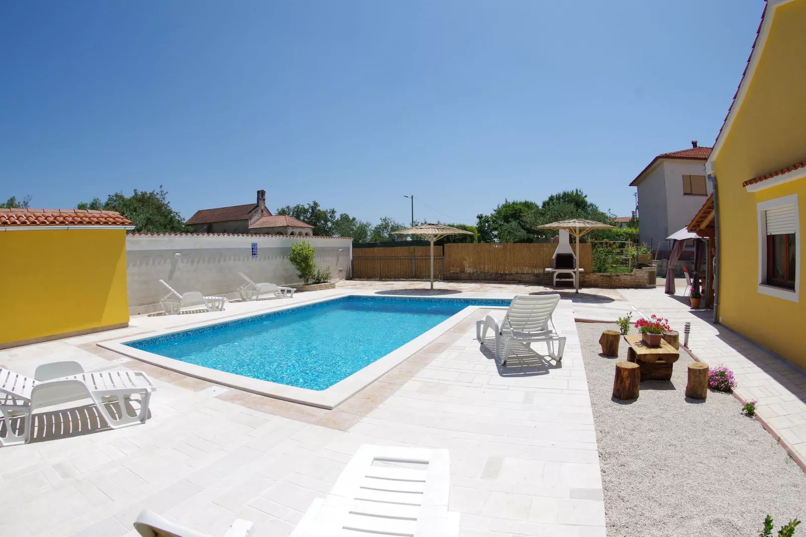 Oliva-Pool