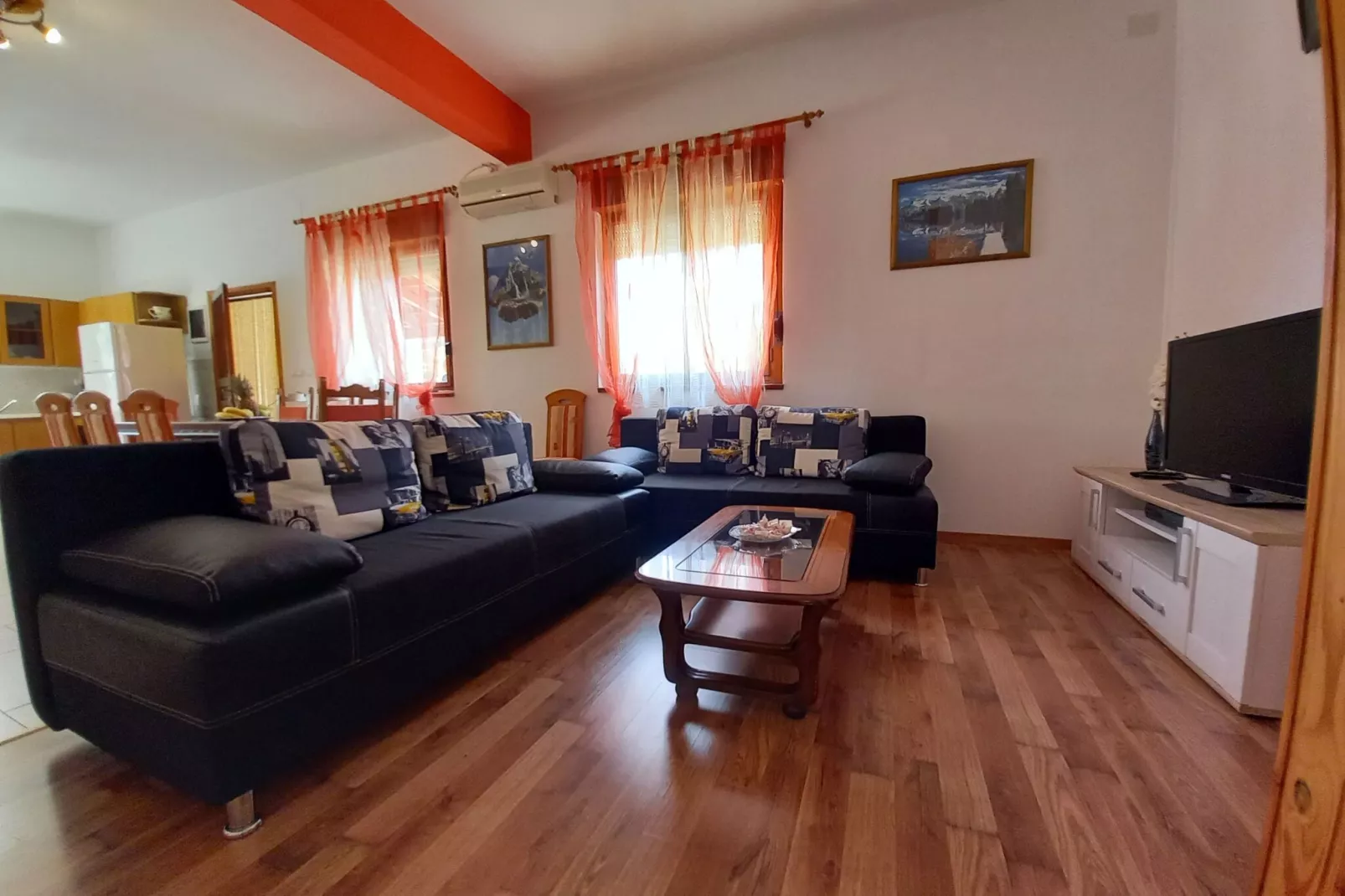 Oliva-Living room