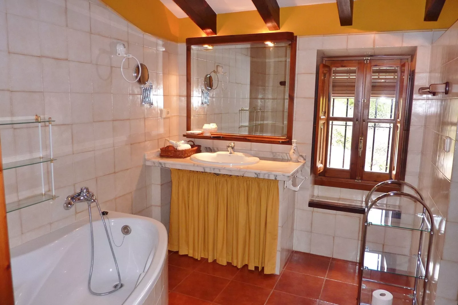 El Trigal-Bathroom