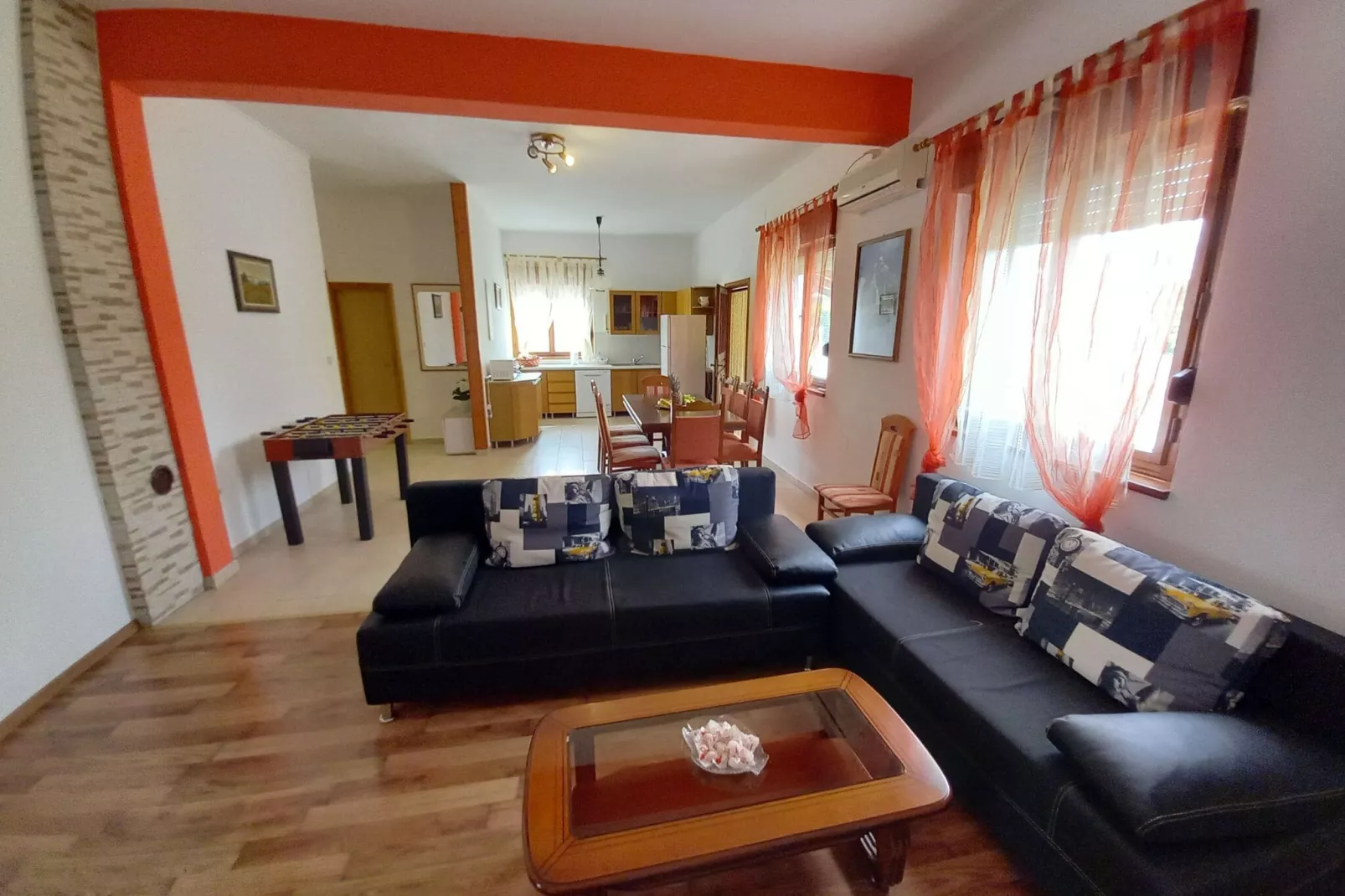 Oliva-Living room