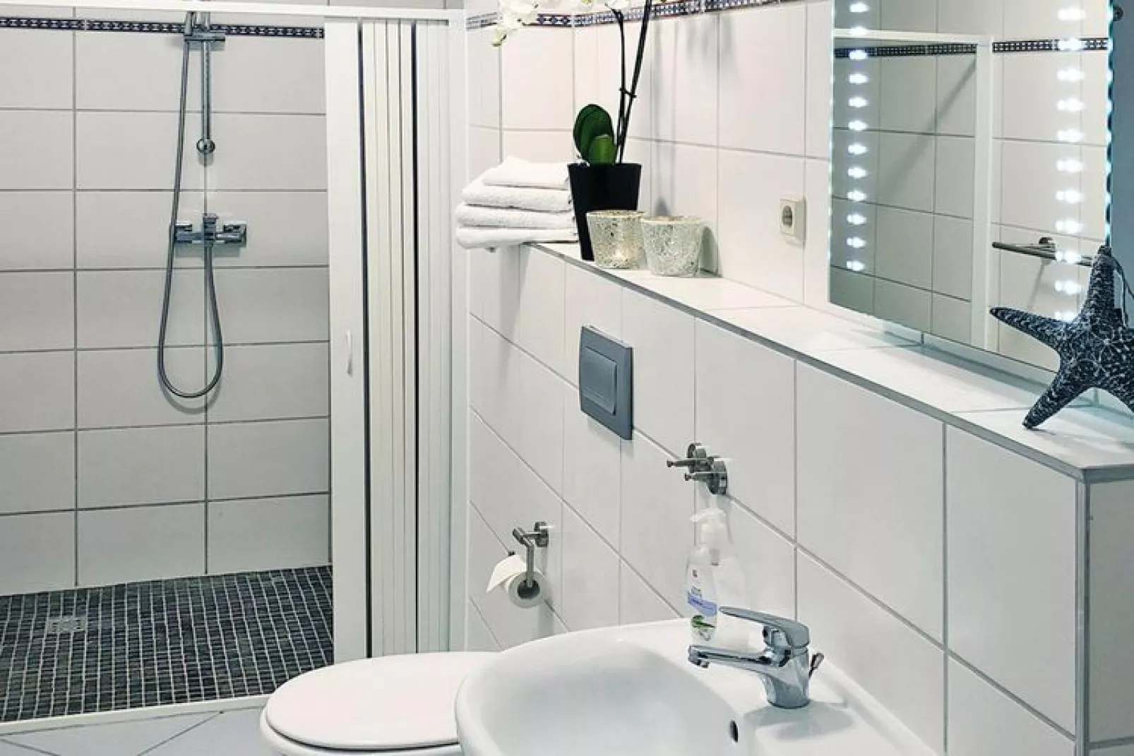 Ferienwohnung klein 70 qm-Bathroom