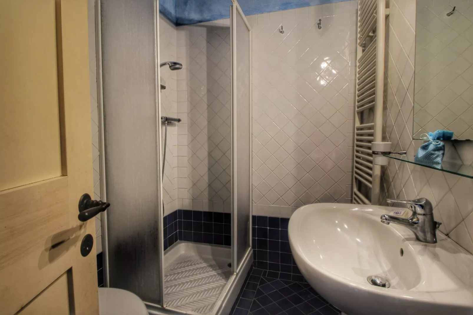 Podere Pulicciano Cantina-Bathroom