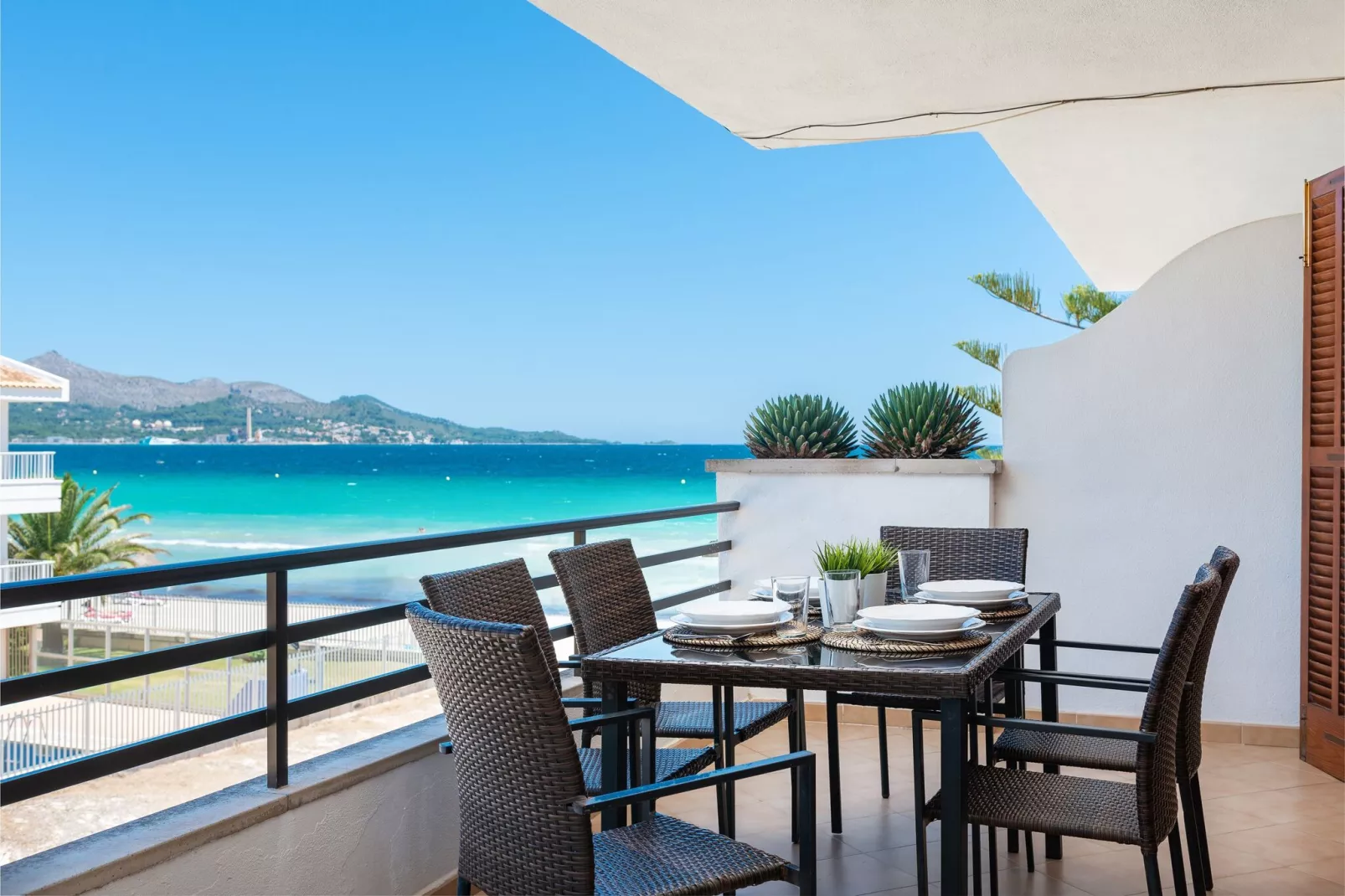 Bellavista-Exterior summer