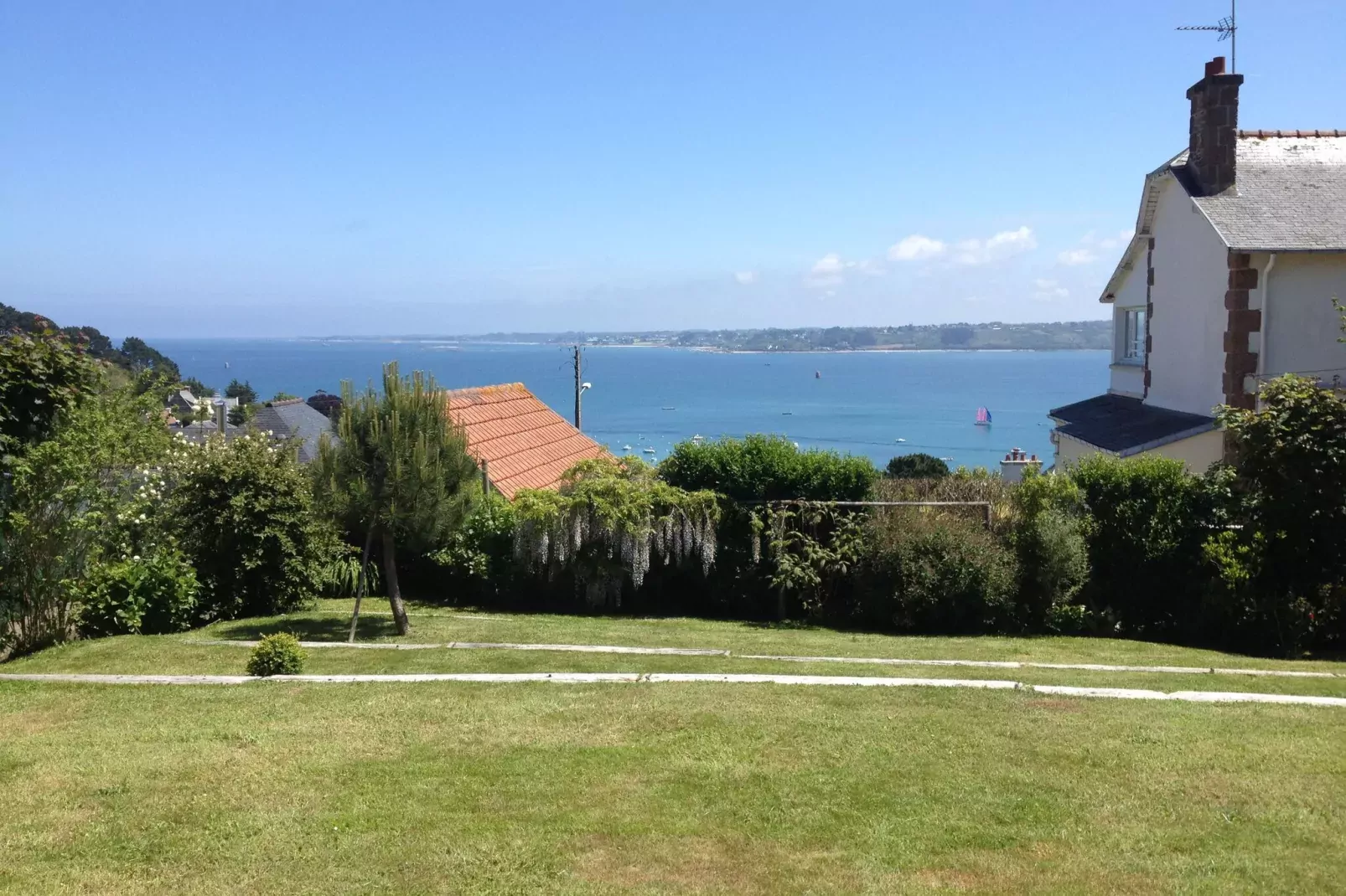 Holiday home Perros-Guirec-Gardens in summer