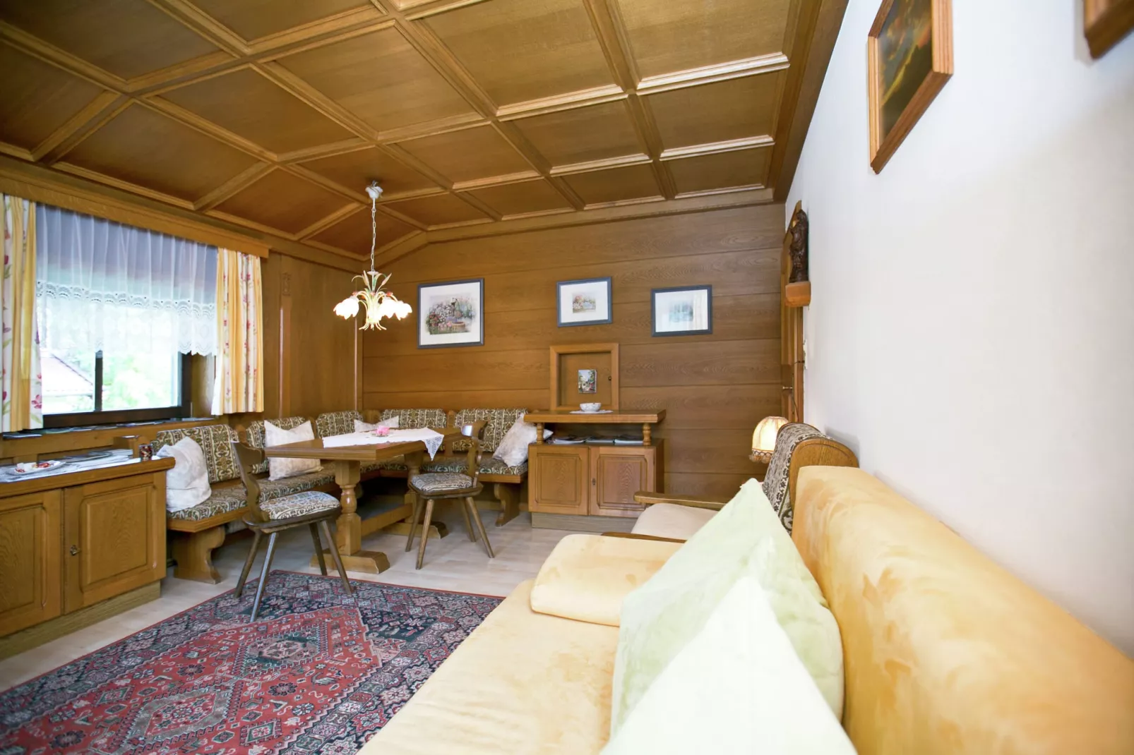 Chalet Madreit-Living room