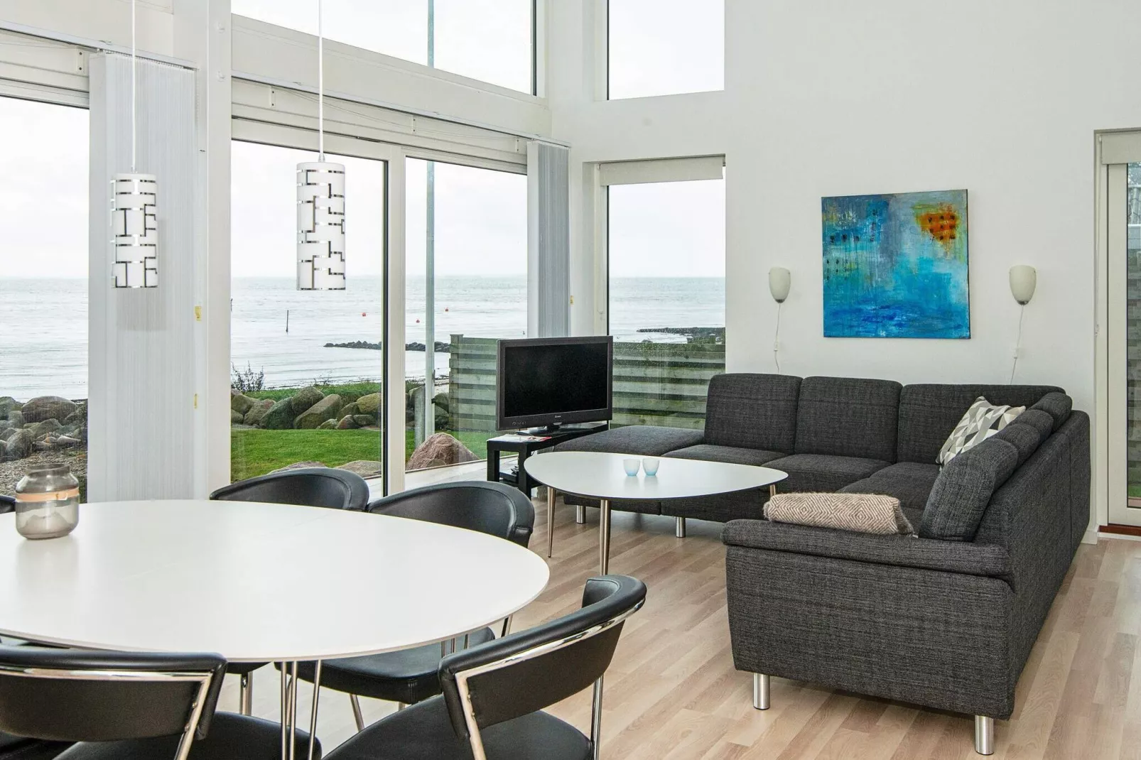 Panoramic Beach Retreat-By Traum-Indoor