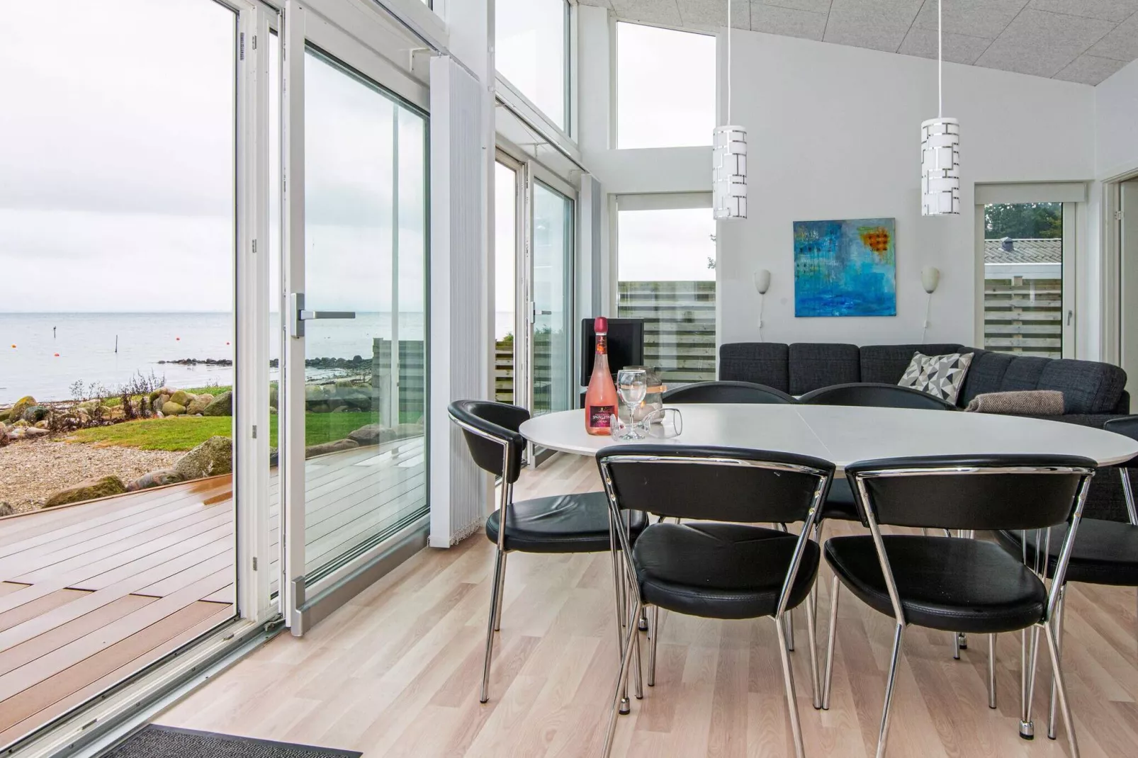 Panoramic Beach Retreat-By Traum-Indoor