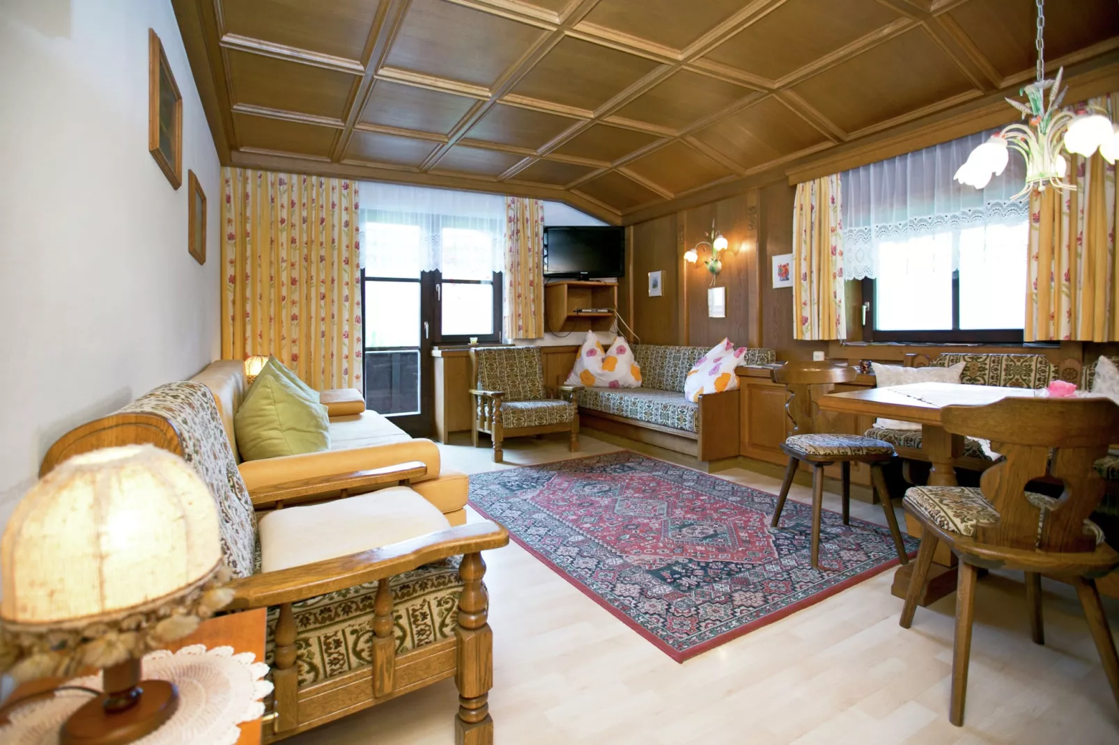 Chalet Madreit-Living room