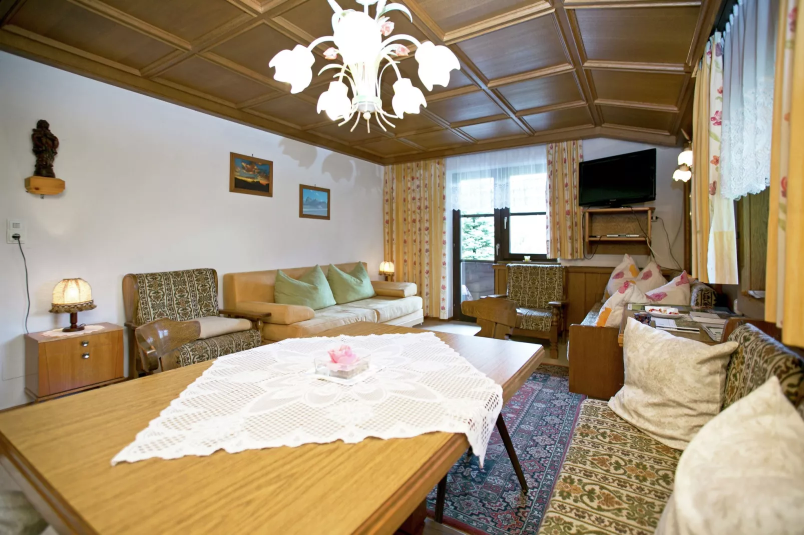 Chalet Madreit-Living room