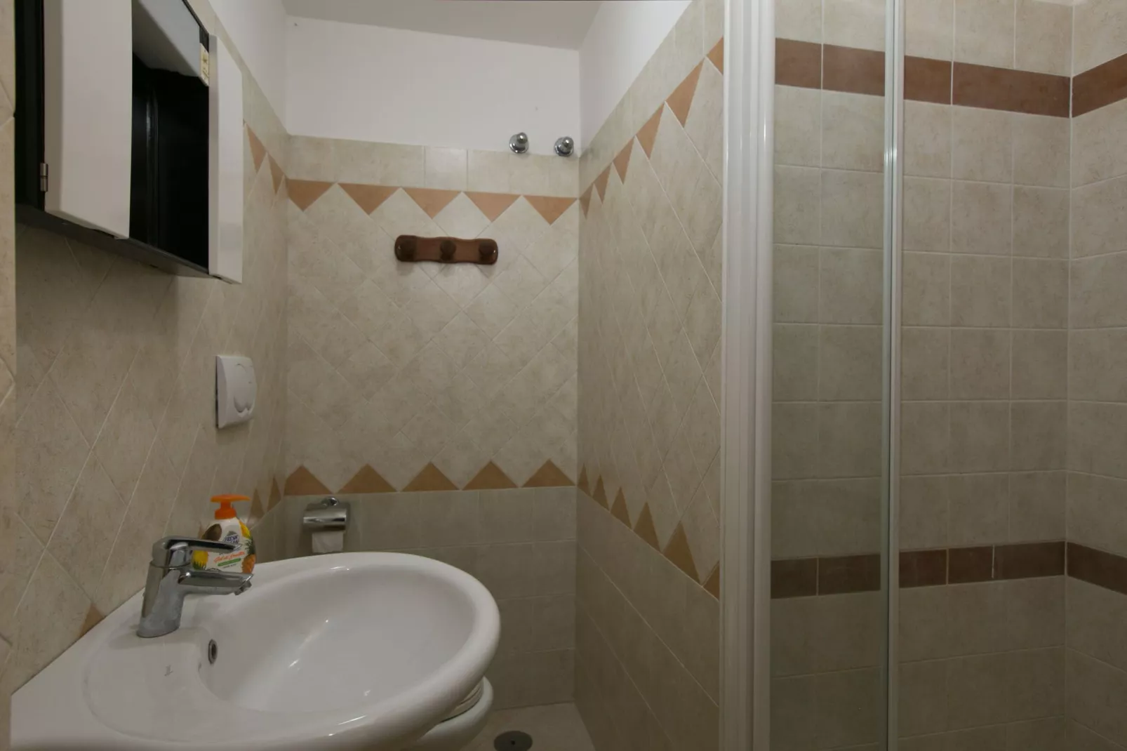 Rosa-Bathroom