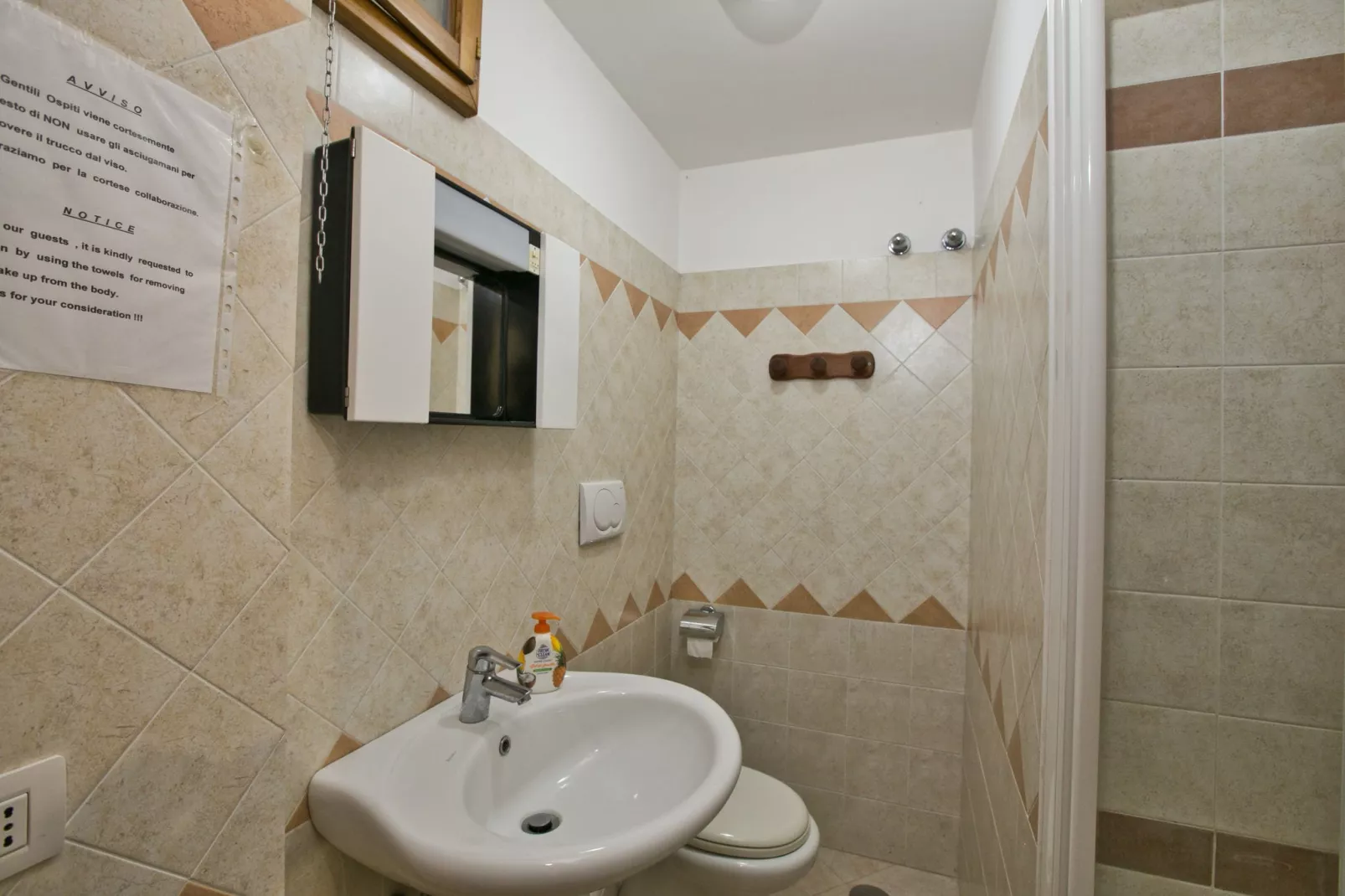 Rosa-Bathroom