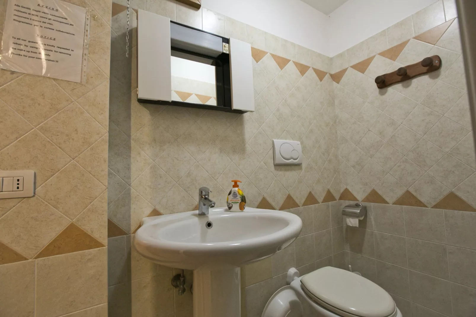 Rosa-Bathroom