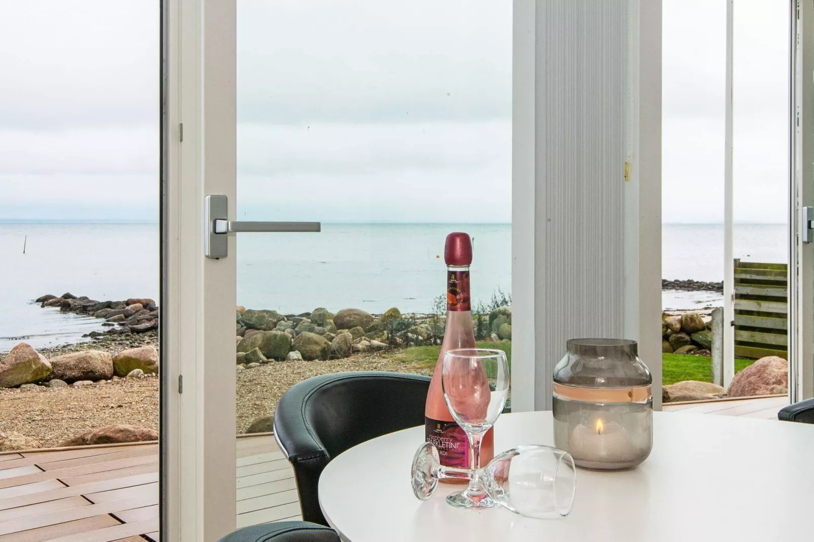 Panoramic Beach Retreat-By Traum-Indoor