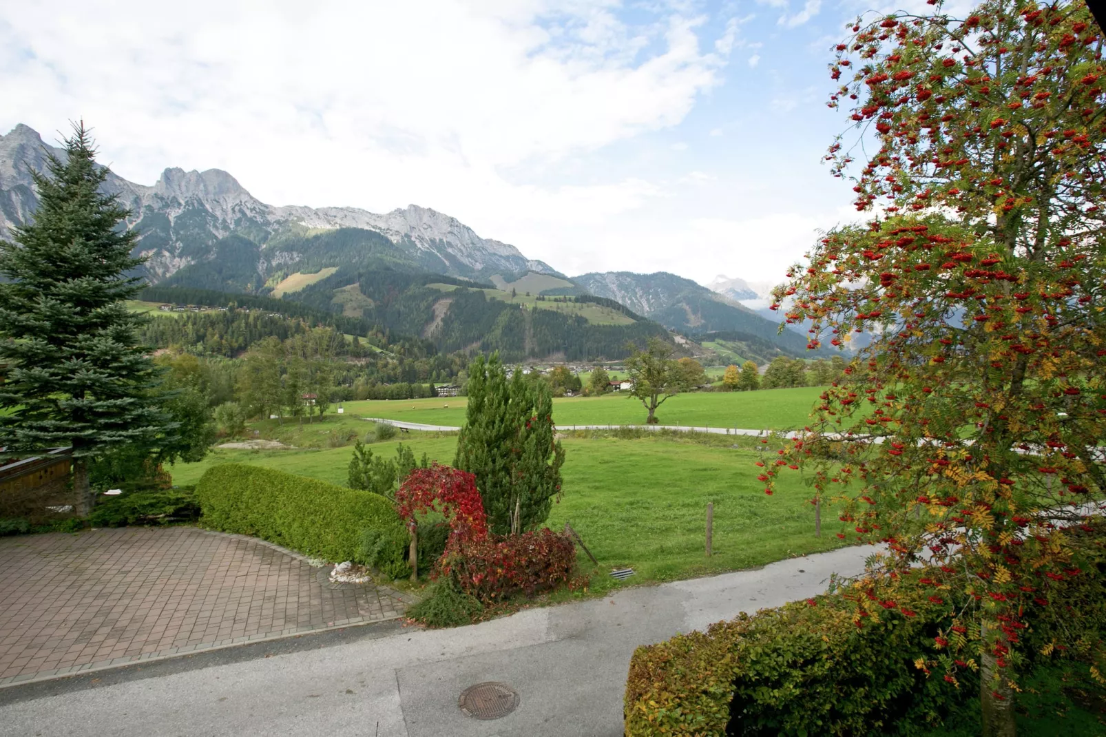Chalet Madreit-View summer